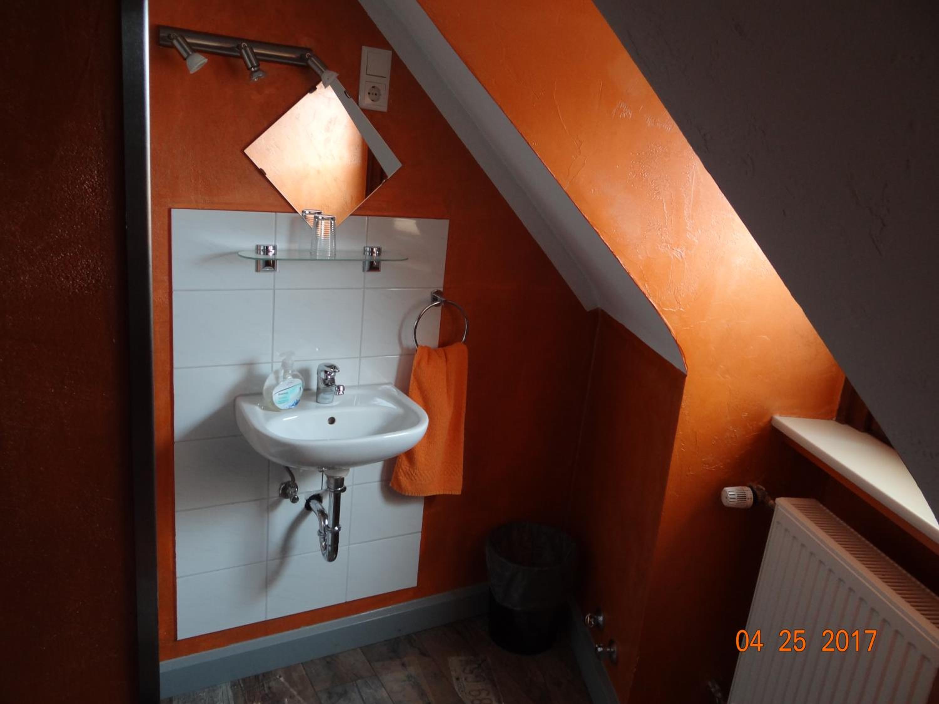 Budget Single Room with External Private Toilet  photo 3