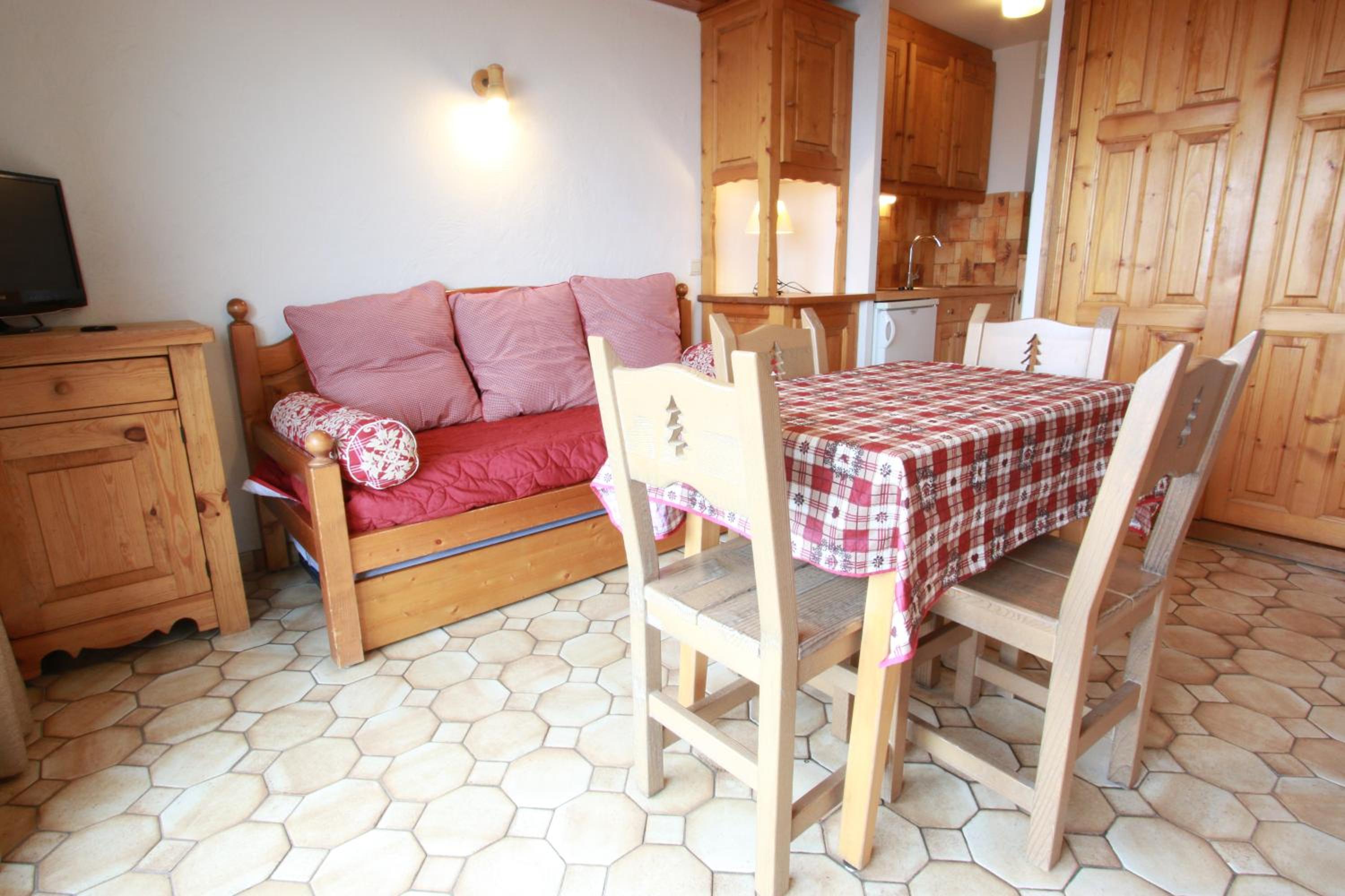 Studio (4 Adults)