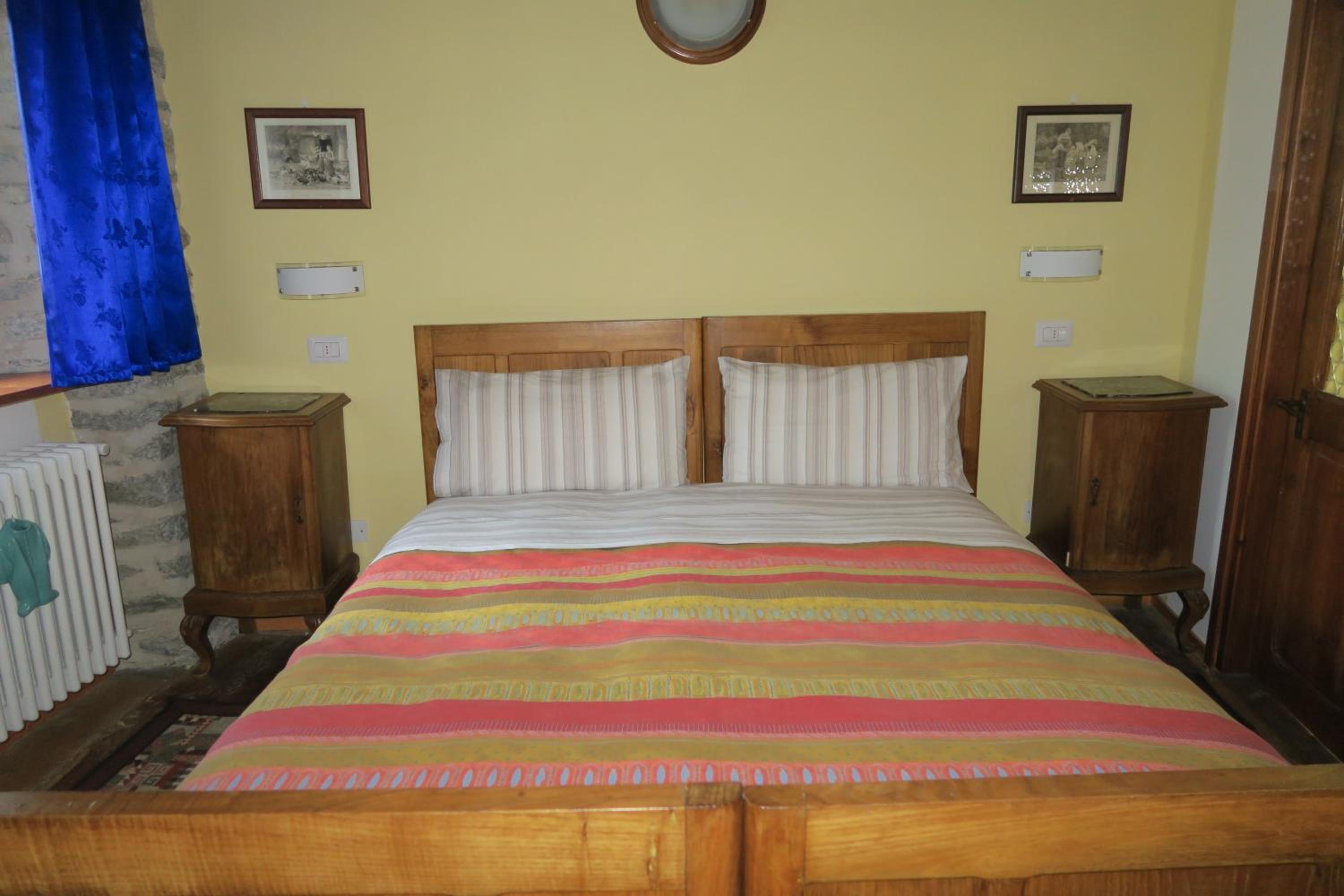 Quadruple Room with Bathroom - Photo 9
