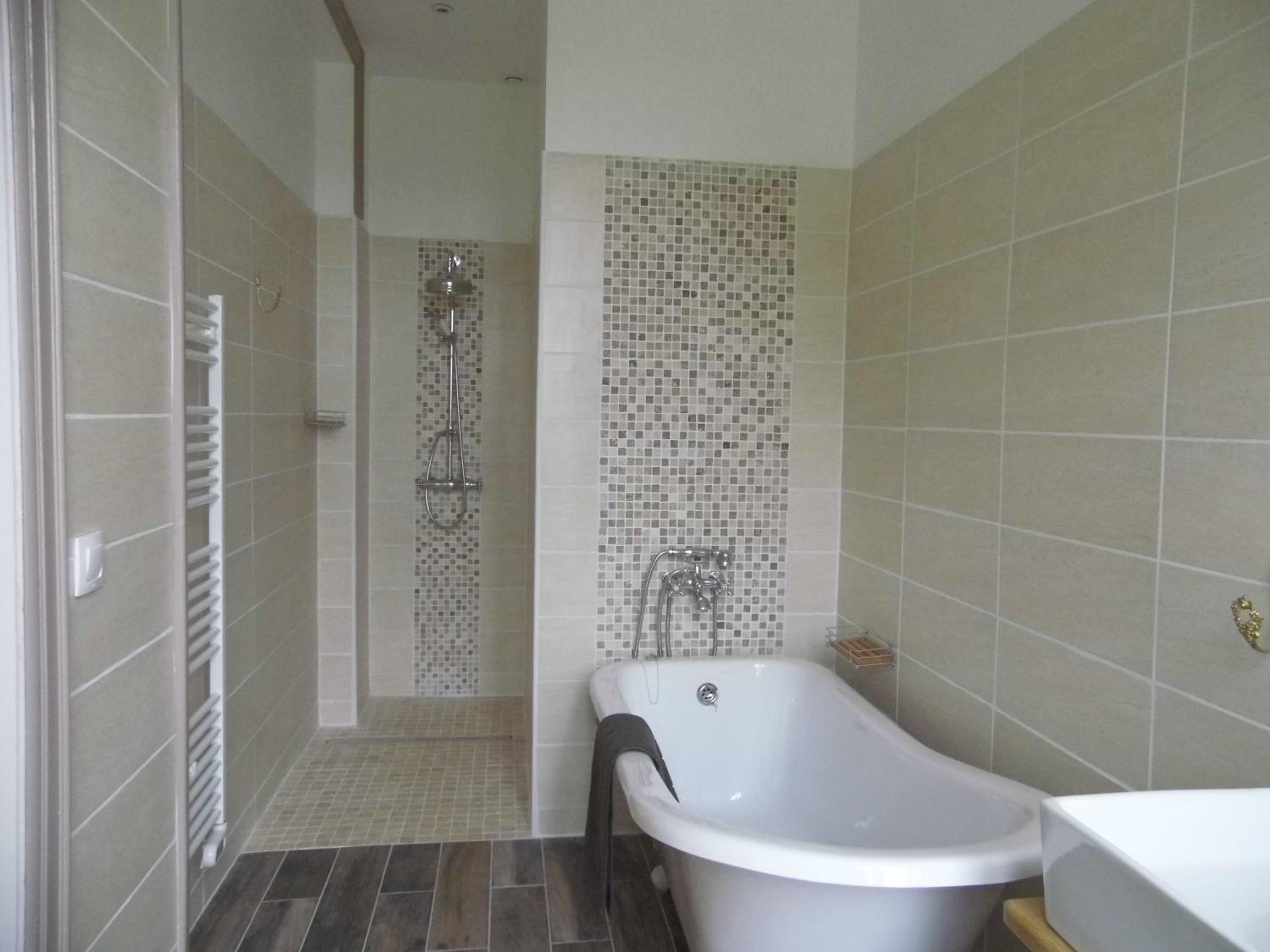 Family Room with Bathroom photo 2