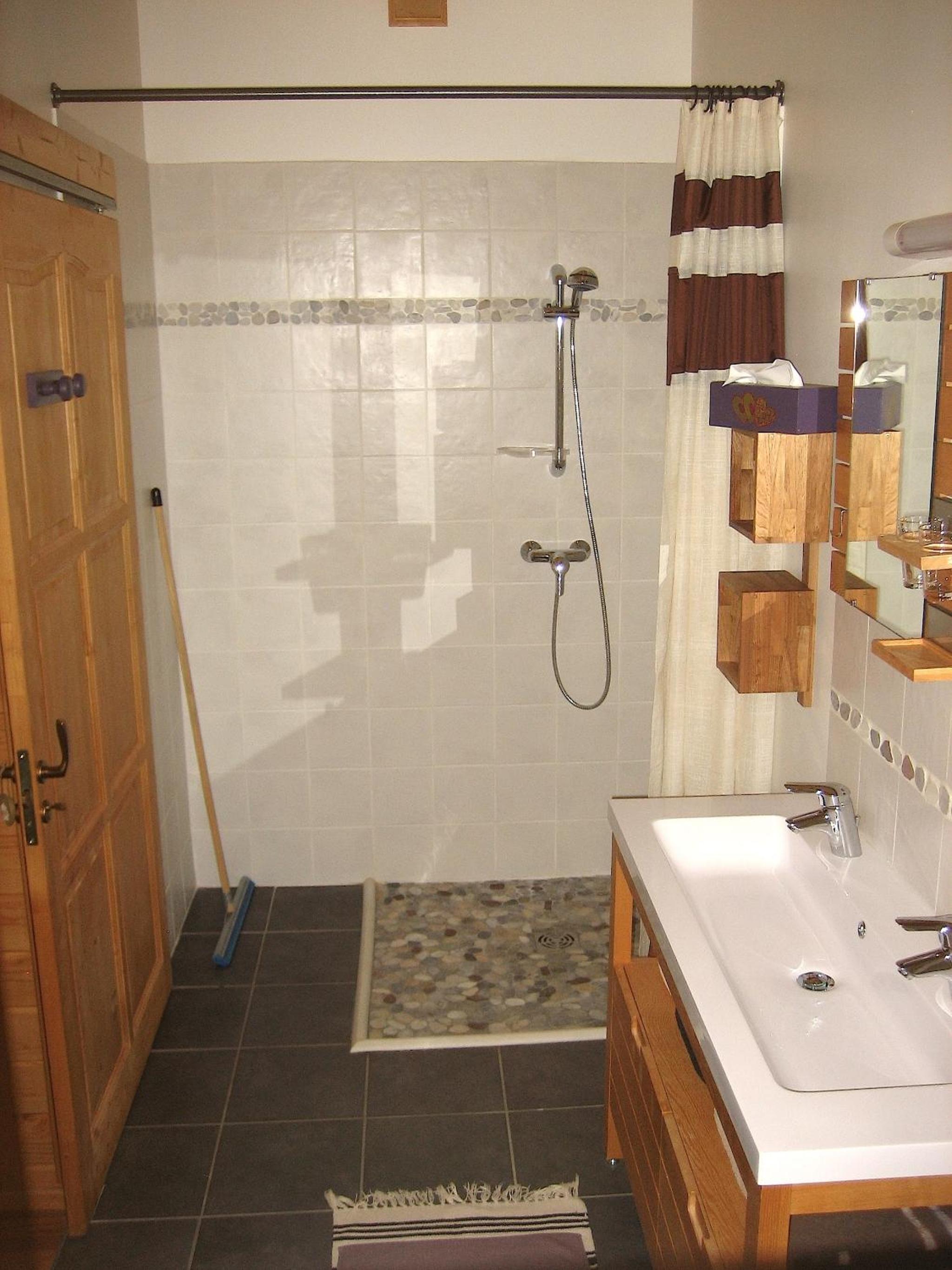 Quadruple Room with Private Bathroom photo 2