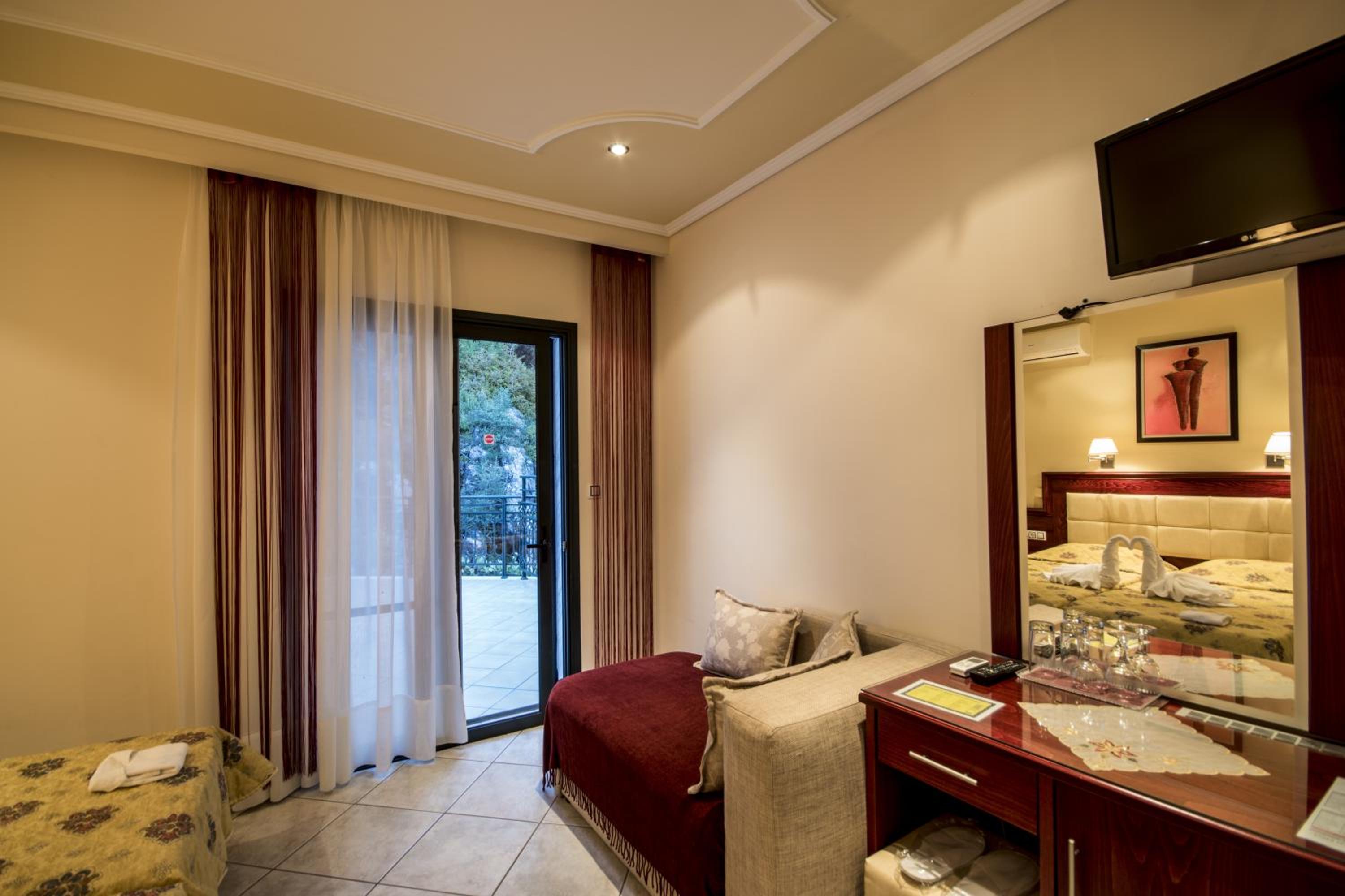 Double or Twin Room with Mountain View