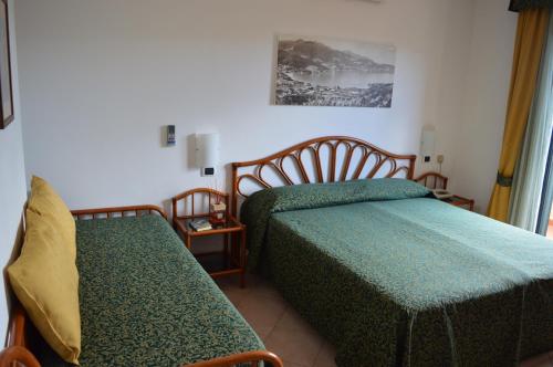 Triple Room with Terrace and Sea View