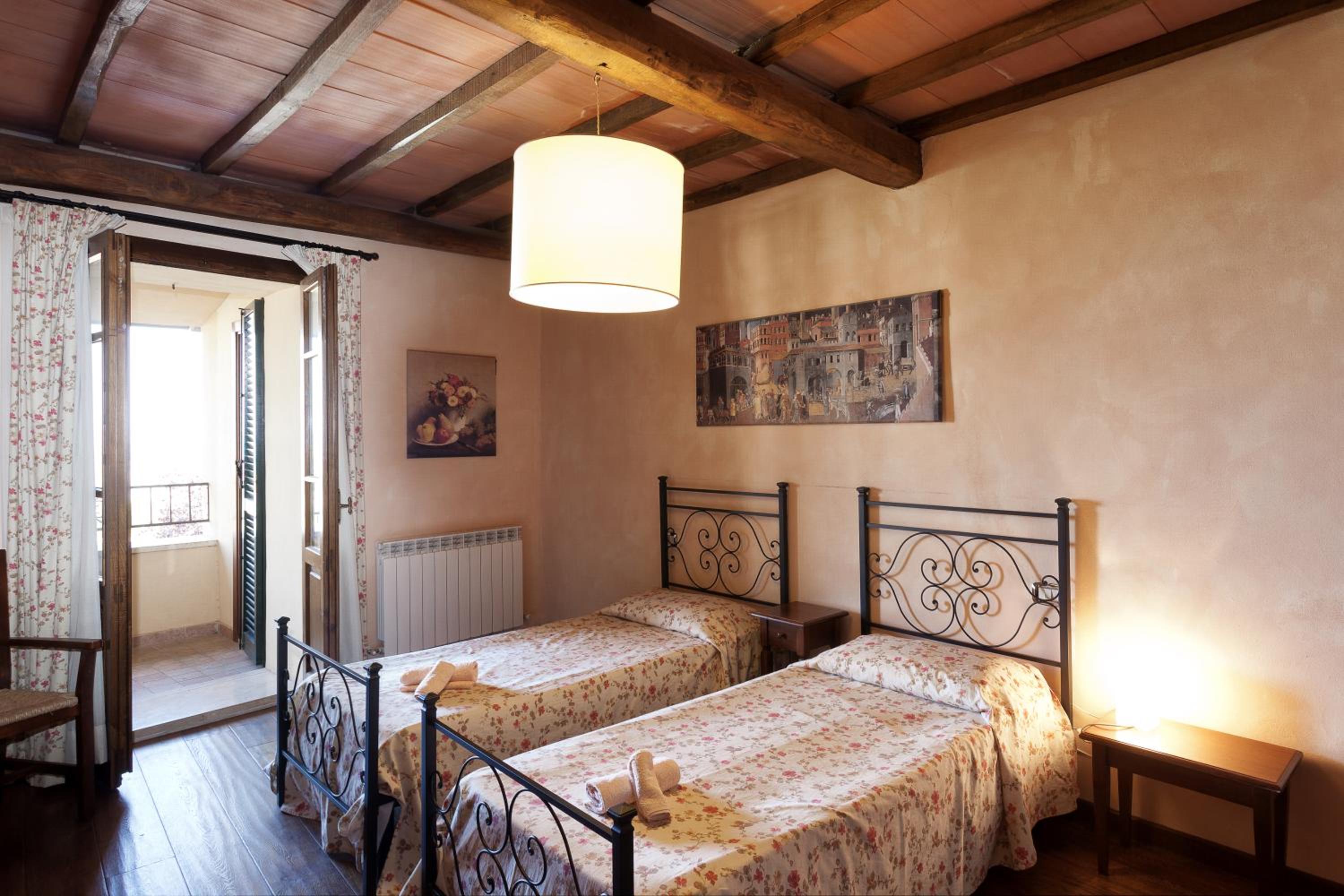 Two-Bedroom Apartment (6 Adults) with Mountain View photo 2