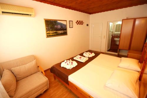 Double or Twin Room - Photo 10