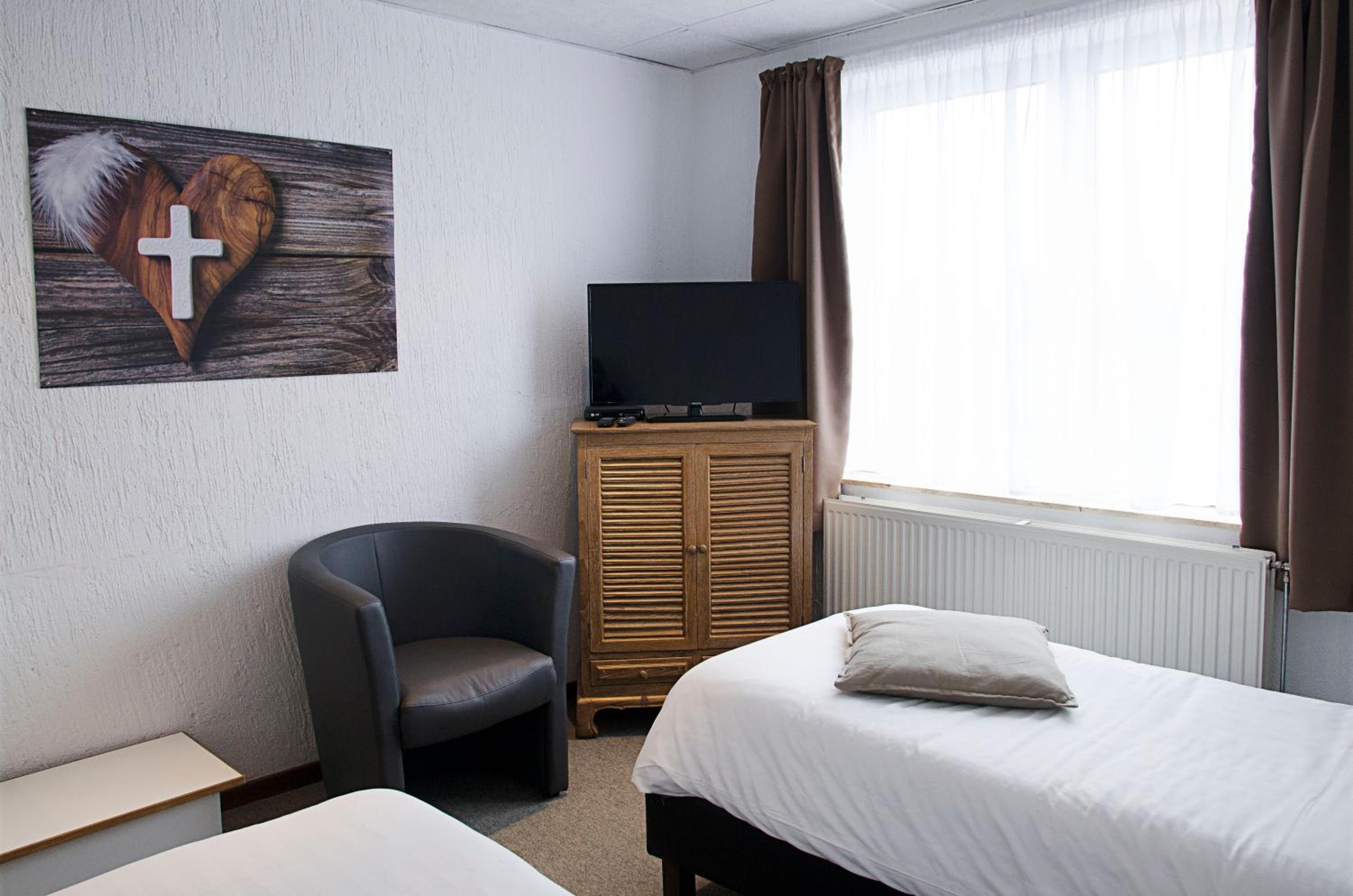Comfort Twin Room photo 3