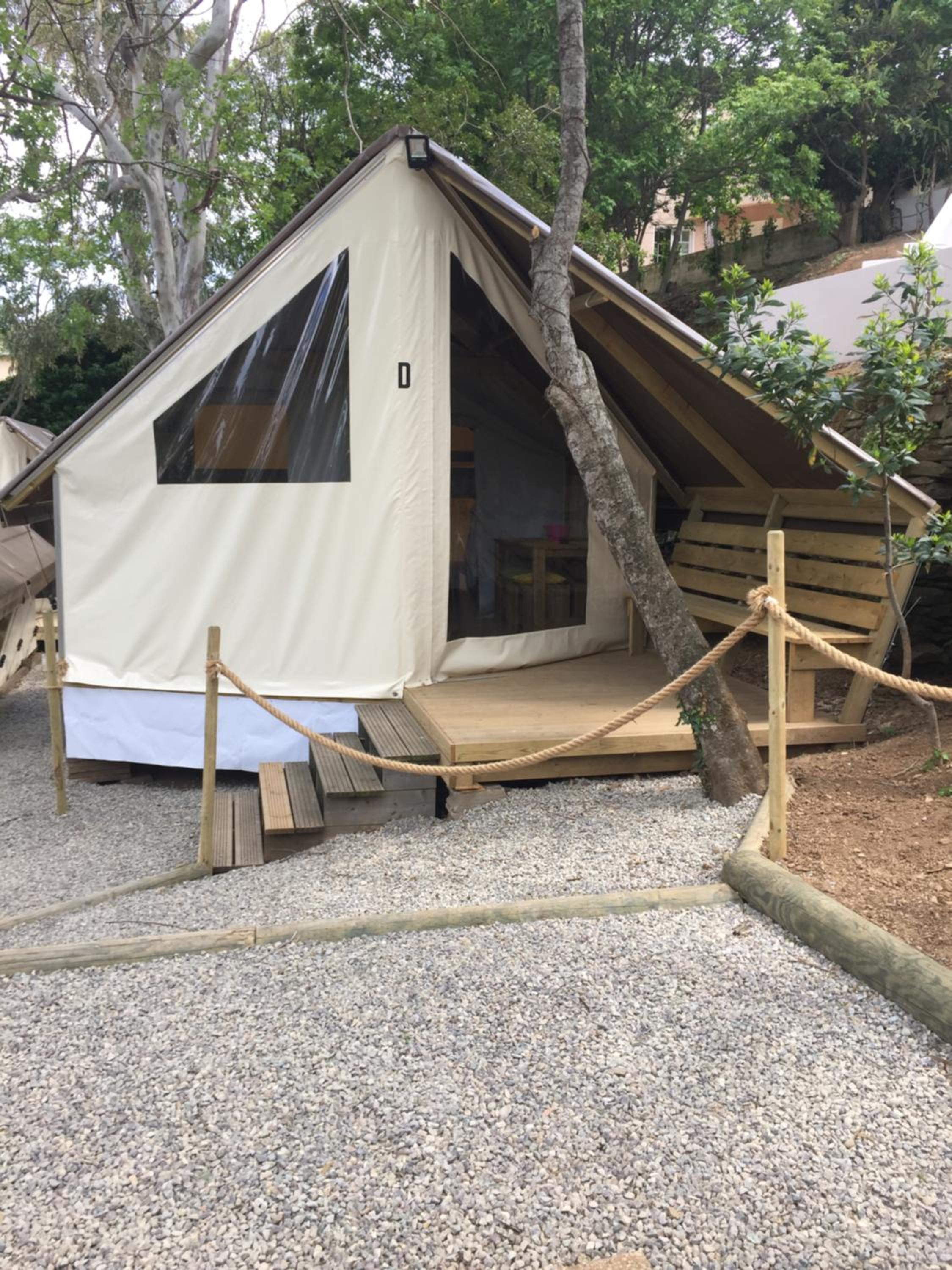 Deluxe Tent (4 persons) photo 2