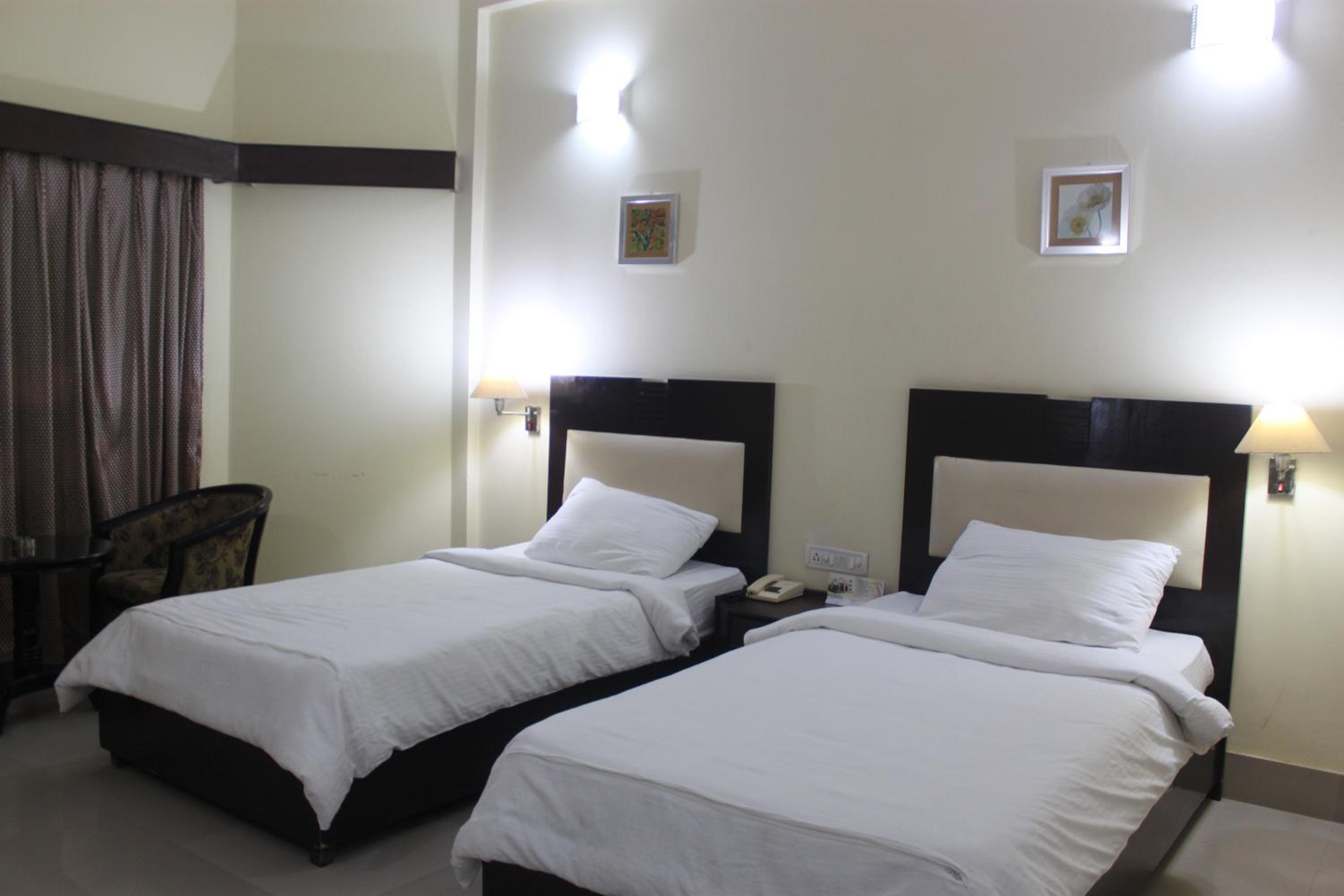 Deluxe Double or Twin Room - Photo 11