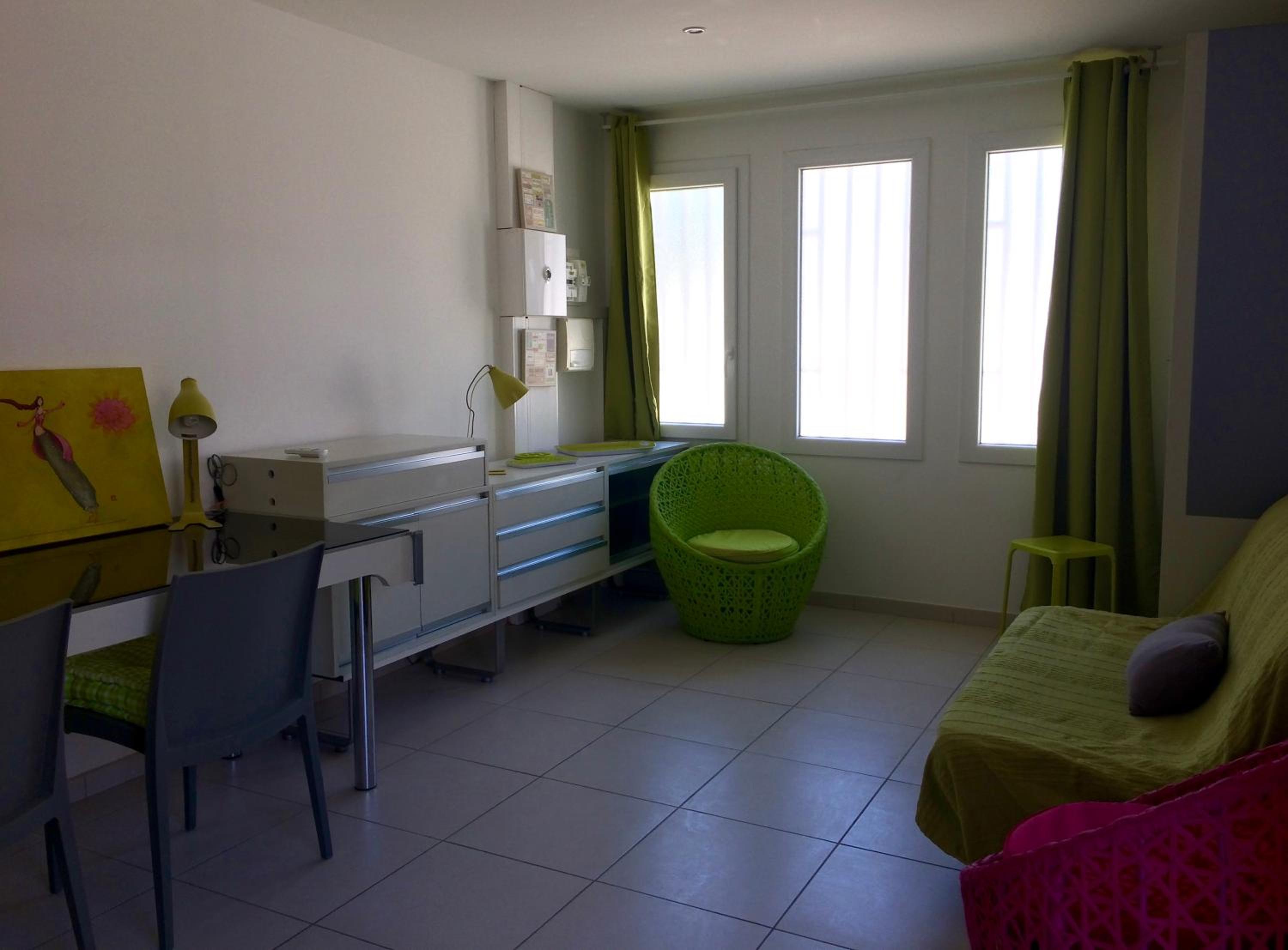 Studio Apartment photo 1