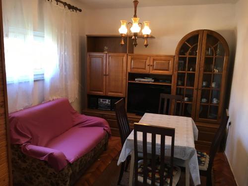 Apartment with Balcony - Photo 16