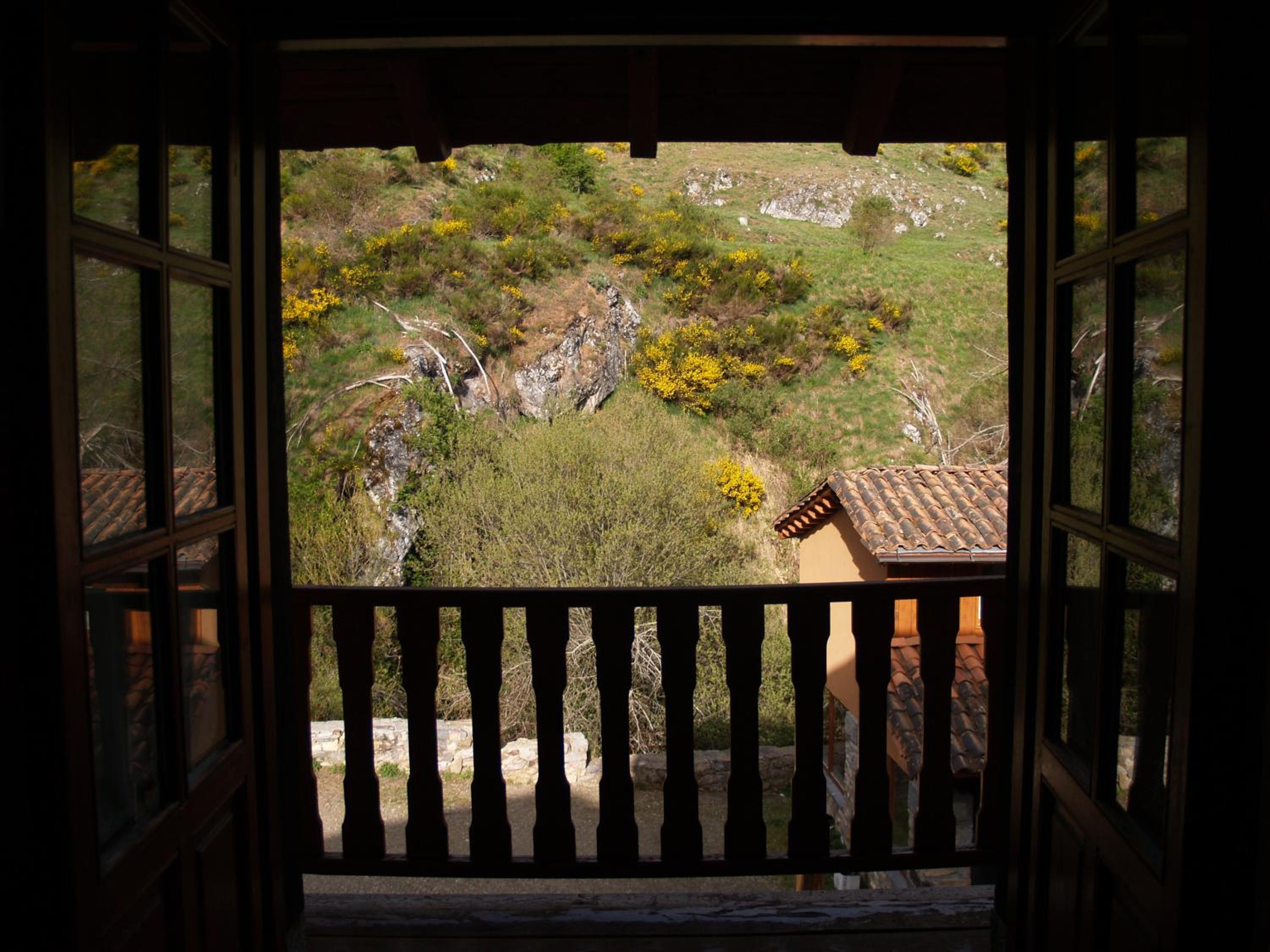 Queen Room with Balcony photo 2