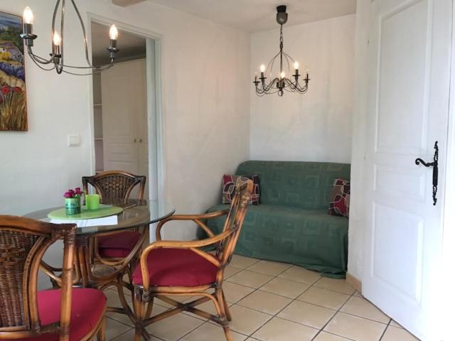 One-Bedroom House photo 2