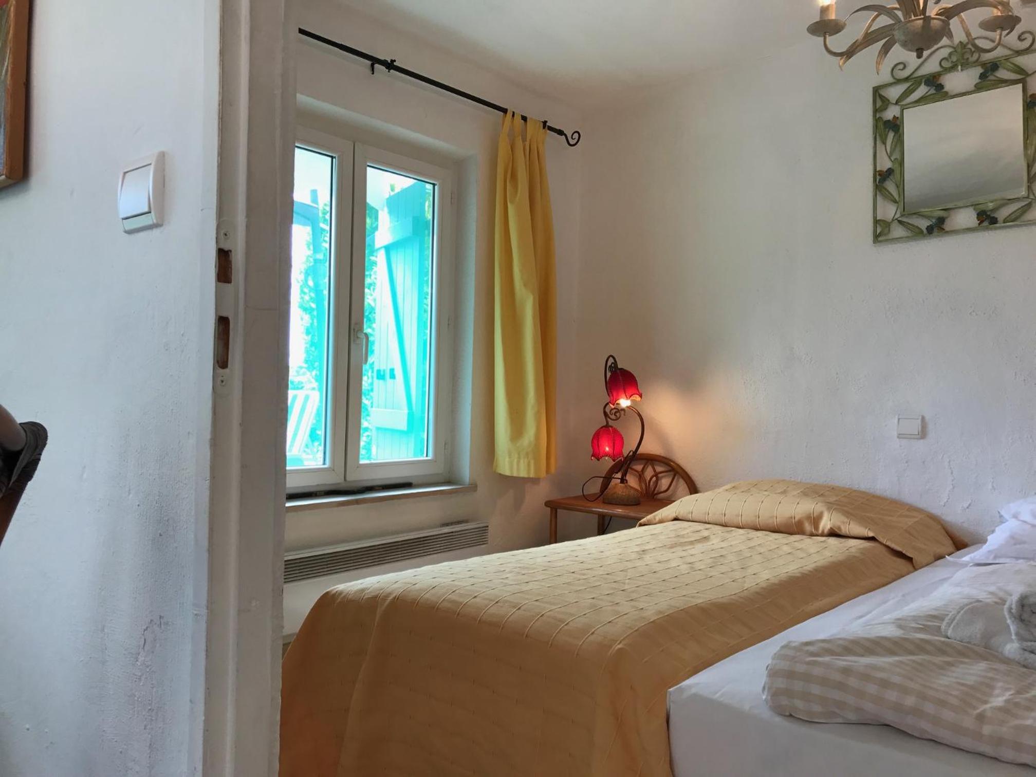One-Bedroom House photo 1