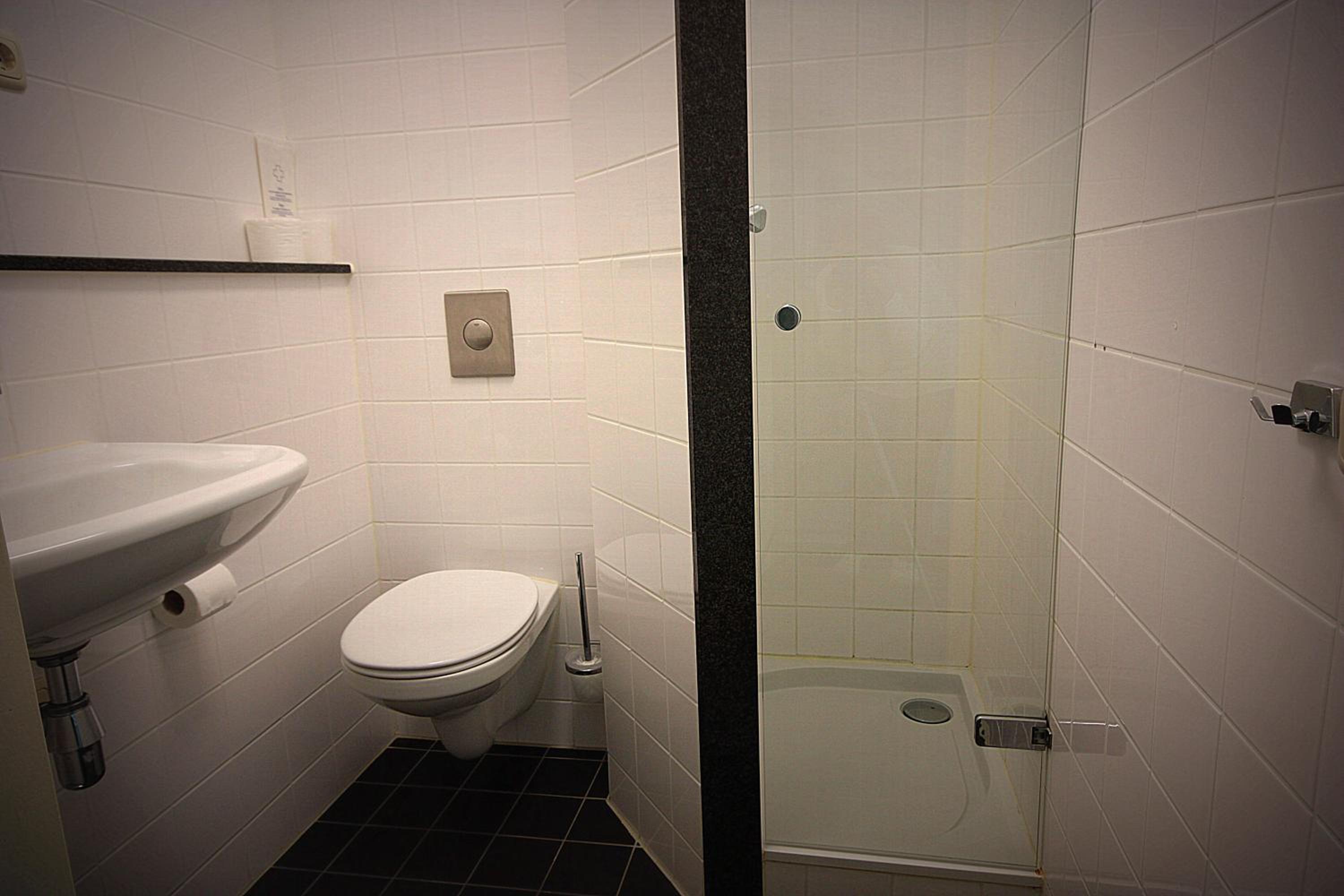 Standard Double Room - Photo 8