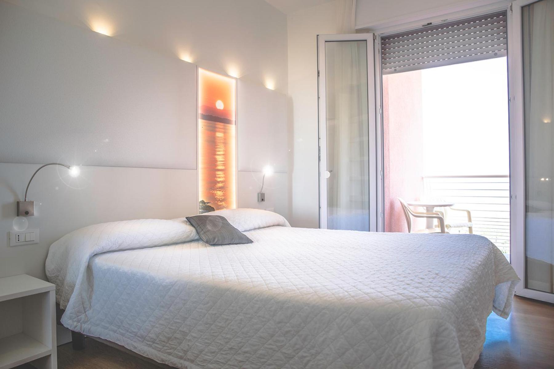 Double Room with Sea View - Photo 1