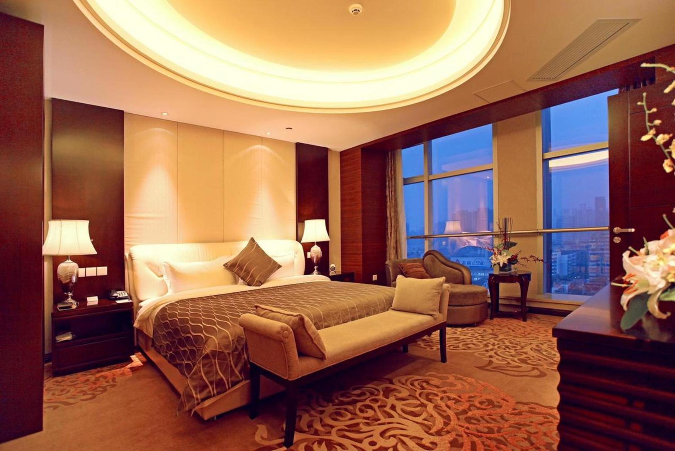 Deluxe Business King Room