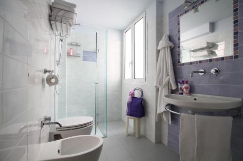 Double Room - Photo 5