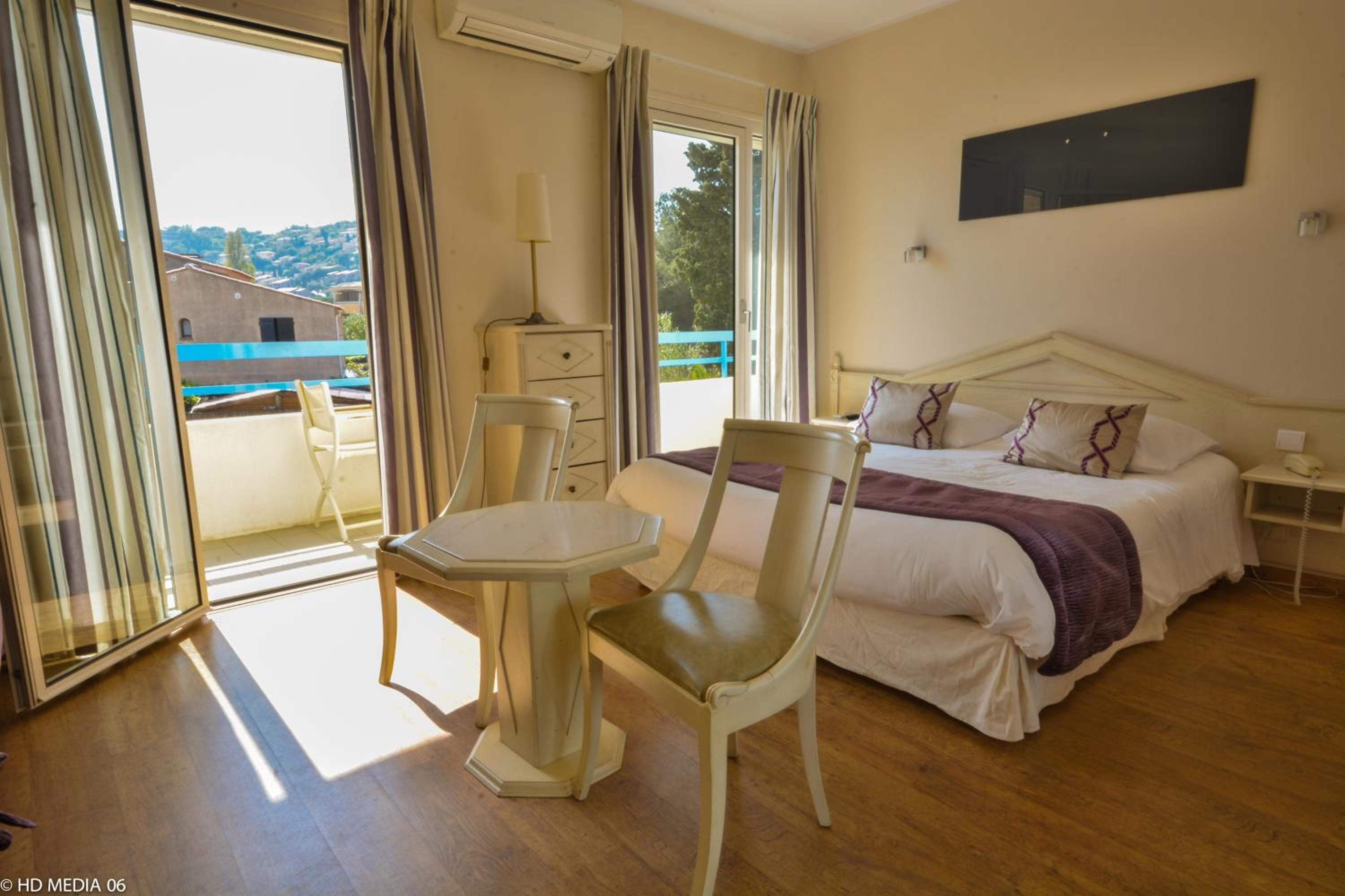 Triple Room with Side Sea View - First Floor photo 2