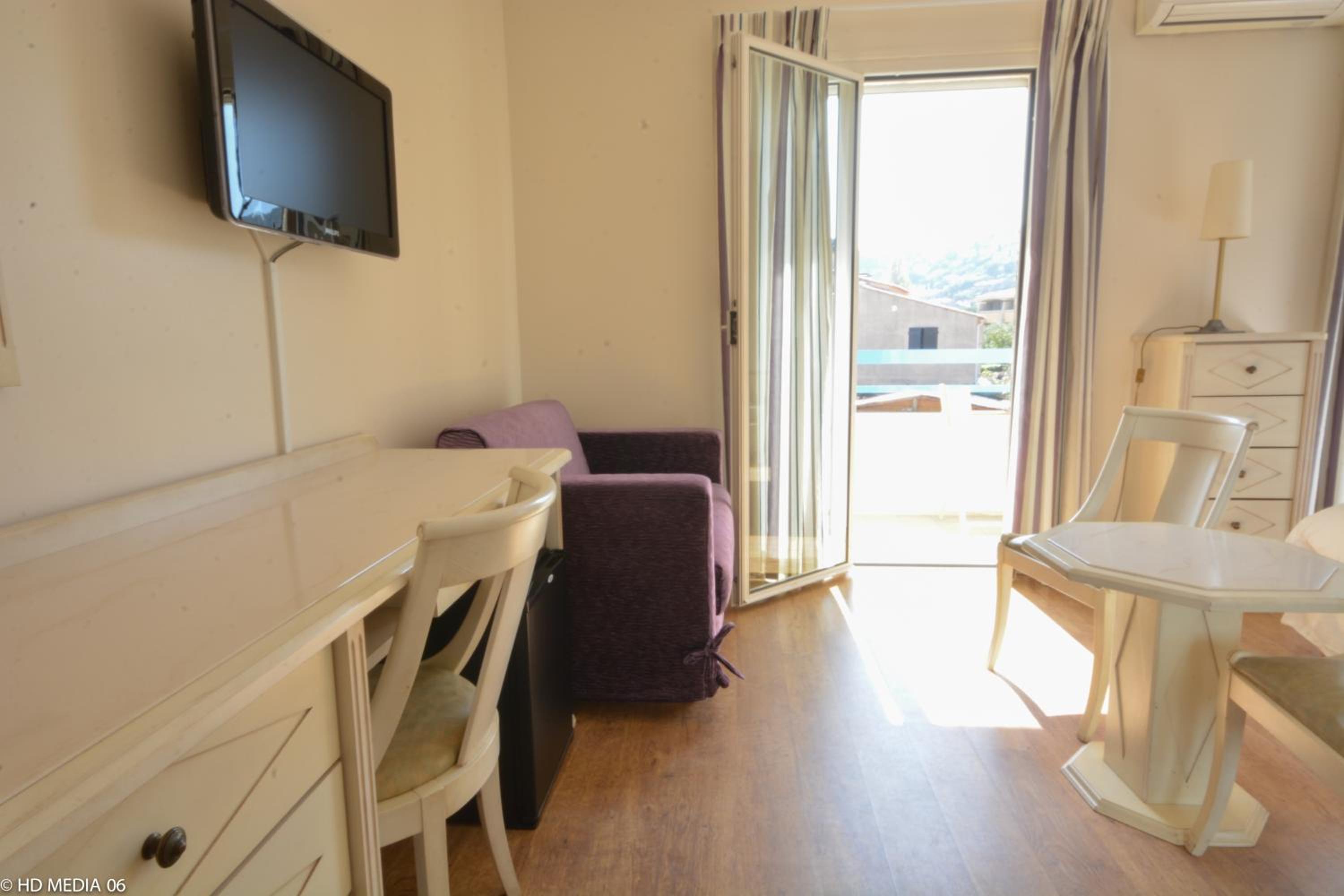 Triple Room with Side Sea View - First Floor photo 3