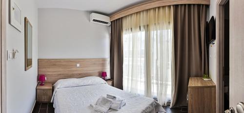 Deluxe Double Room with Balcony and Mountain View