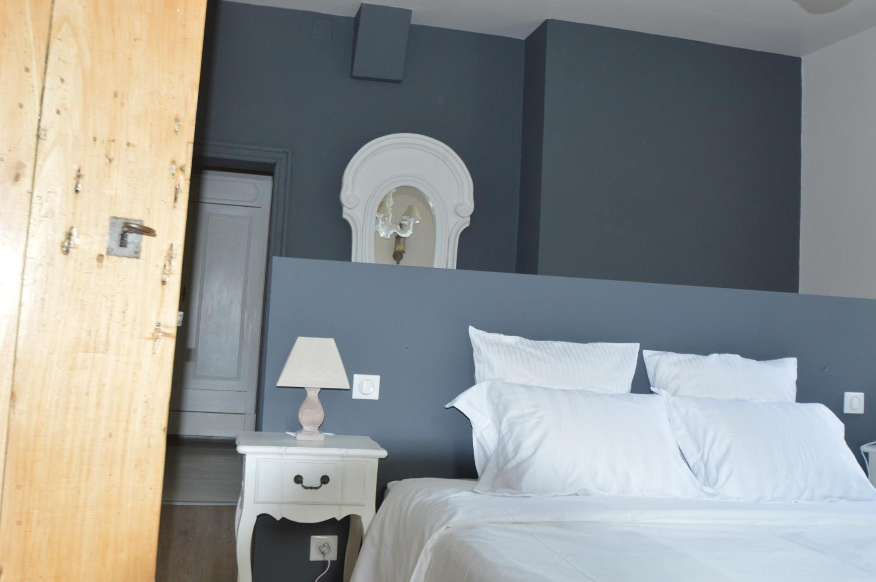 Standard King Room photo 3