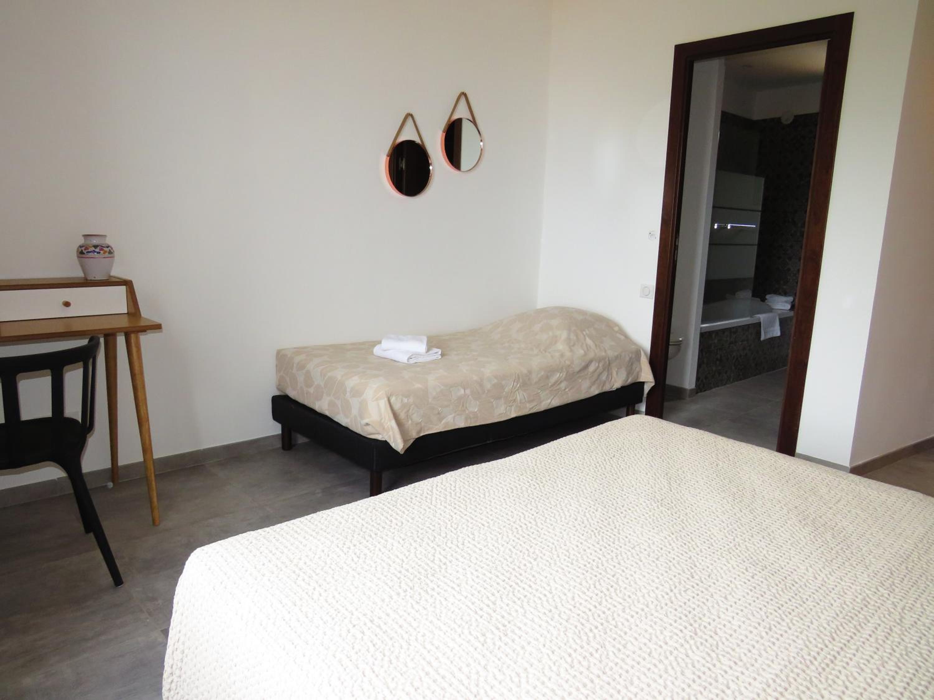 Superior Triple Room with Street View and Sea View
