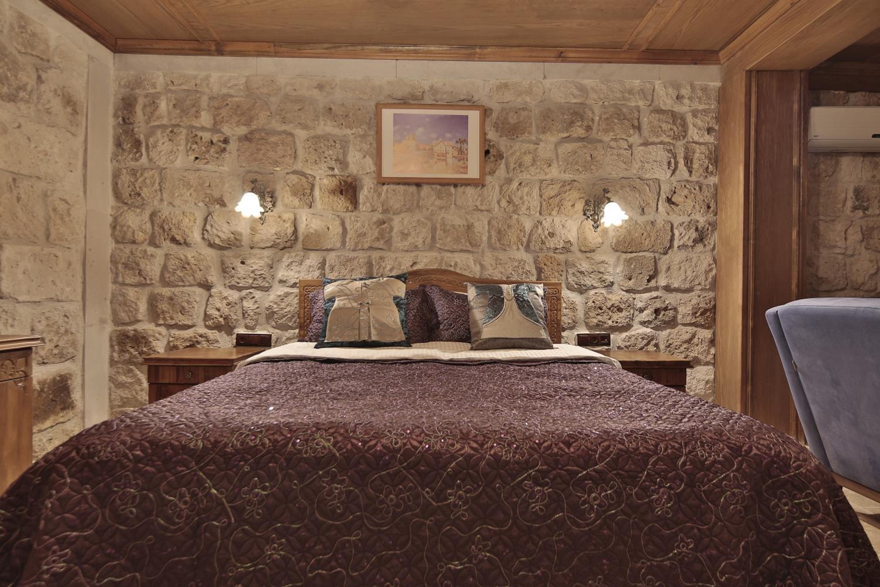 Deluxe Double Stone Room photo 2