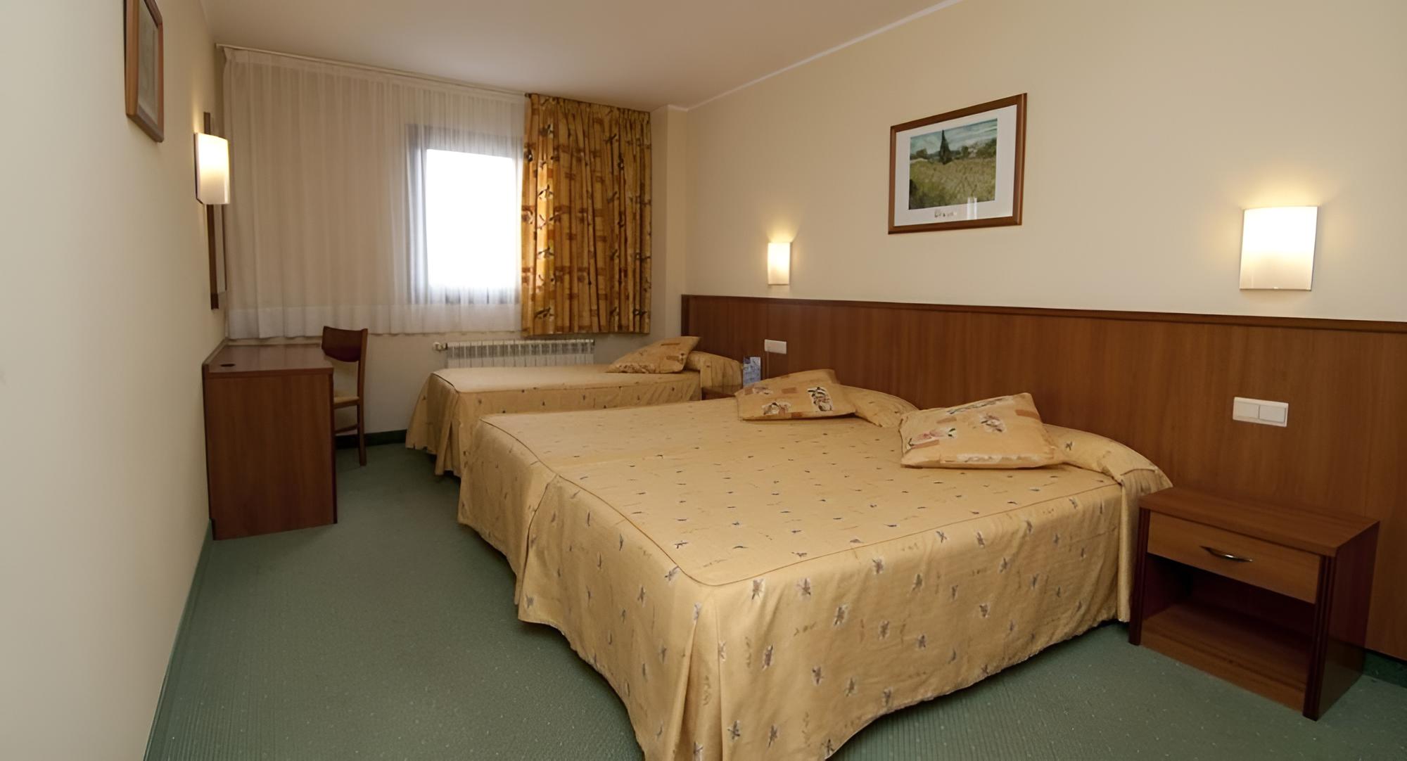 Double or Twin Room (Extra bed) photo 2