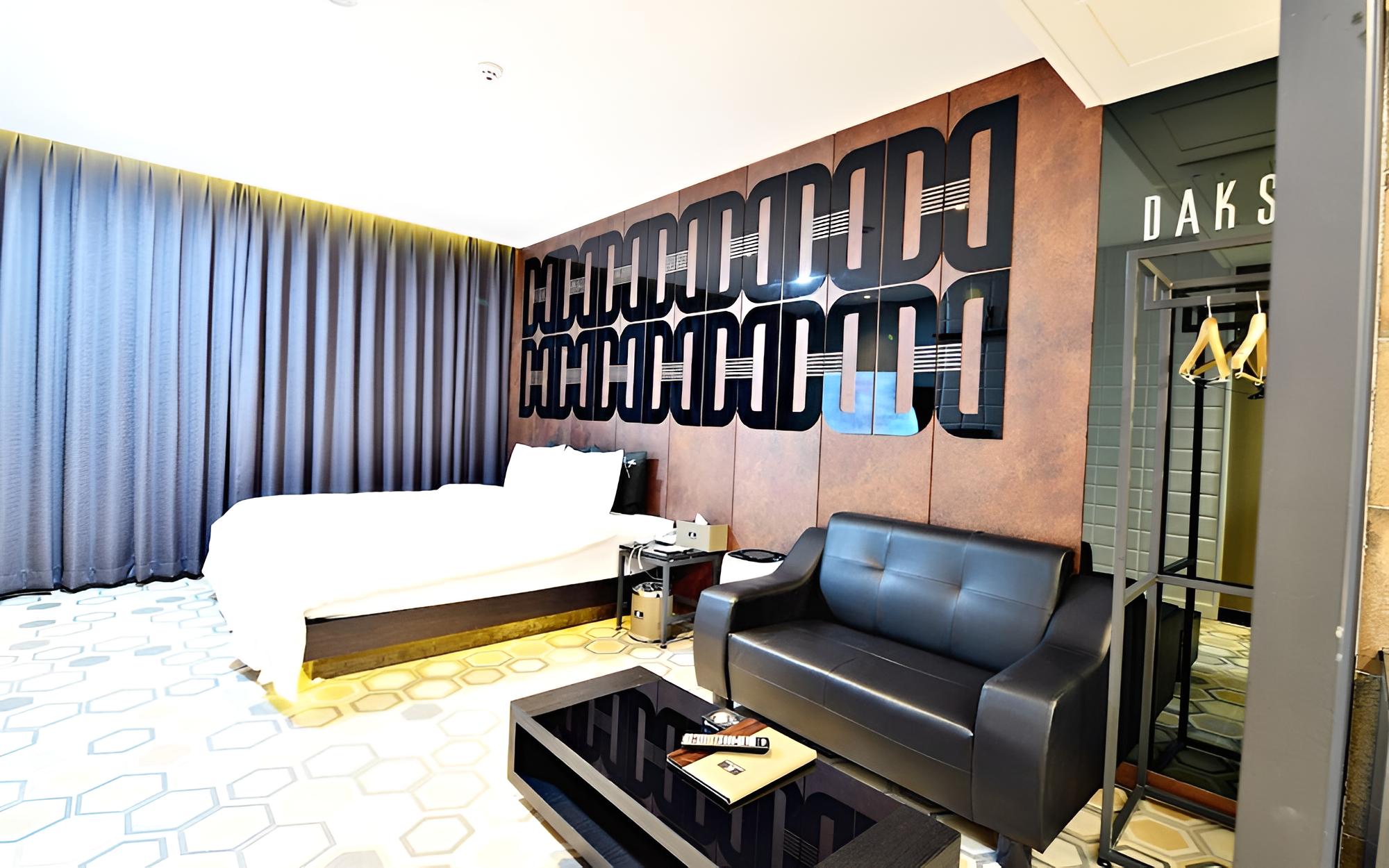 Room (1 vehicle per room deluxe)