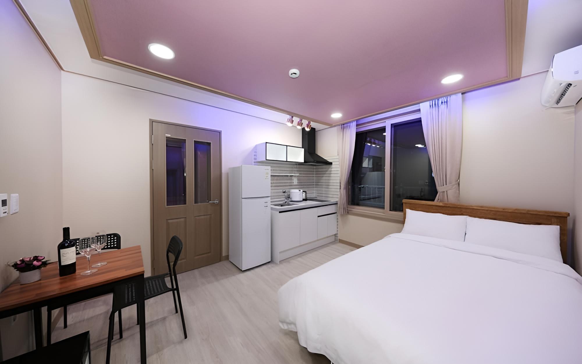Room (Double Room 1)