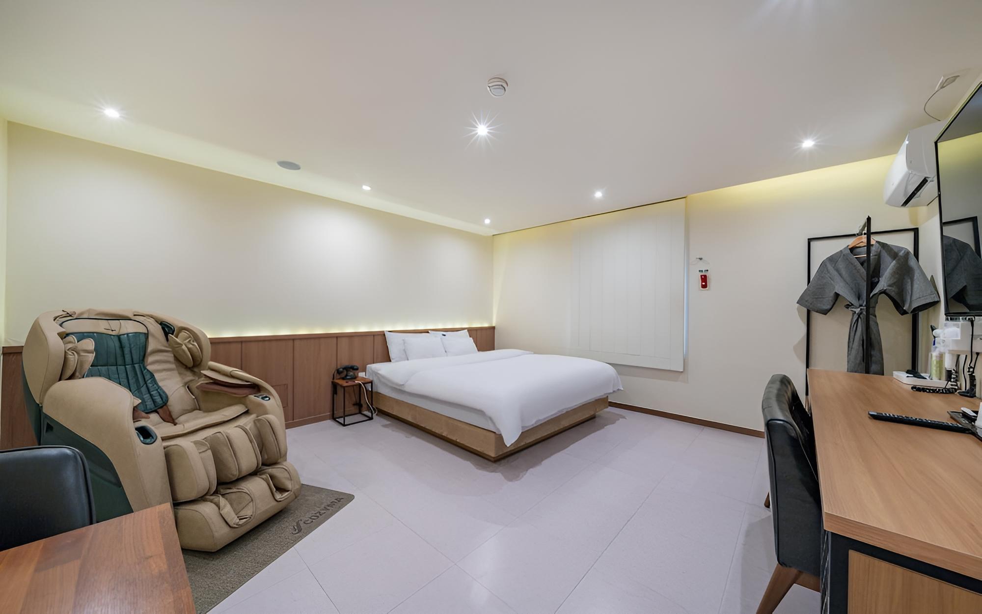 Room (VIP-Massage chair (No PC massage chai)
