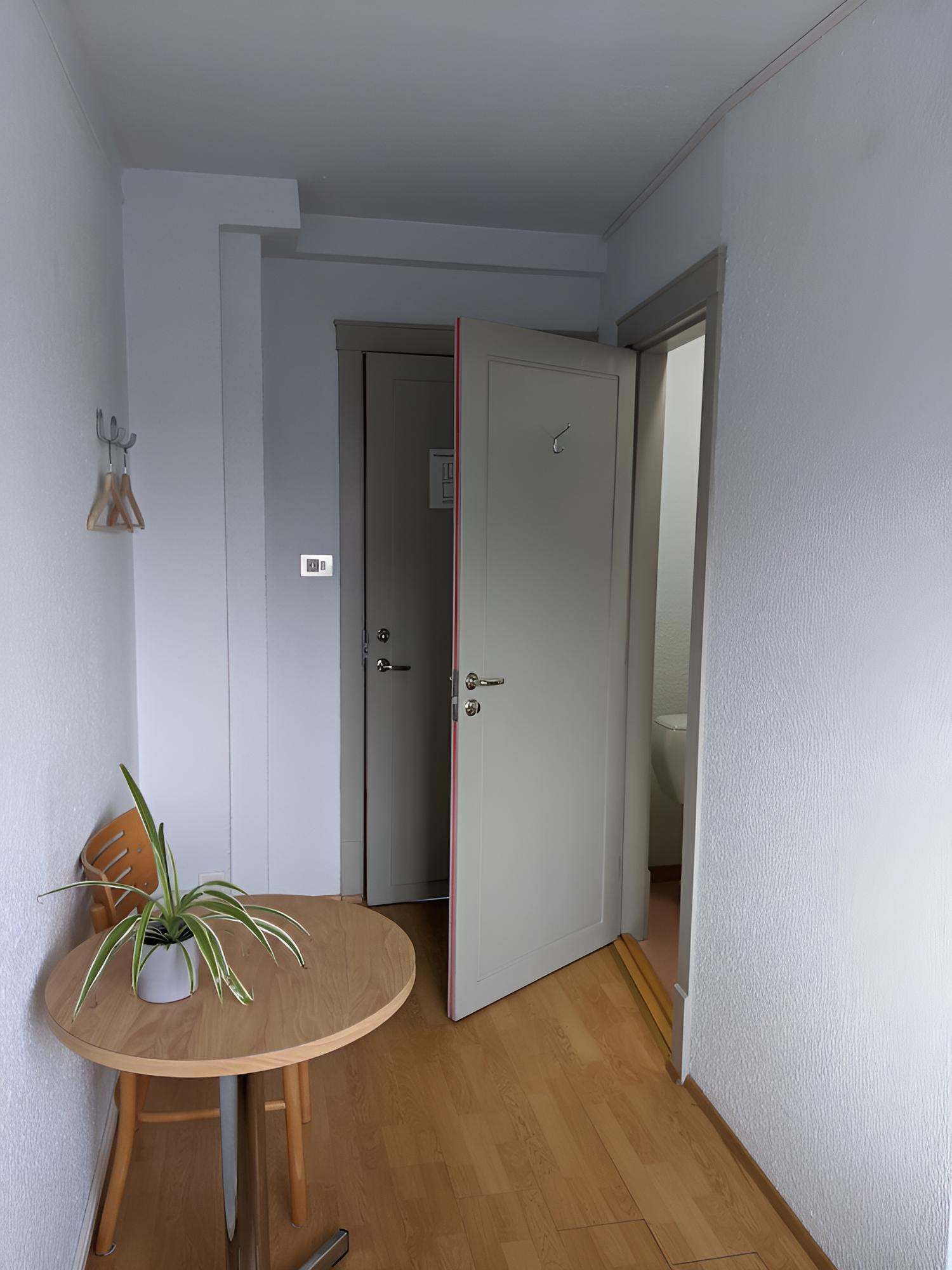 Single Room, Private Bathroom photo 3