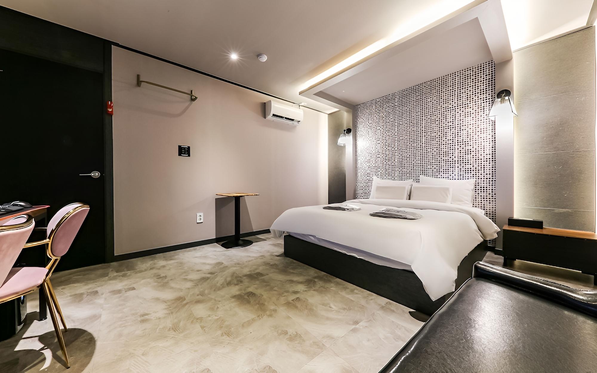 Room (Premium (65 inch smart tv Netflix/Dis)