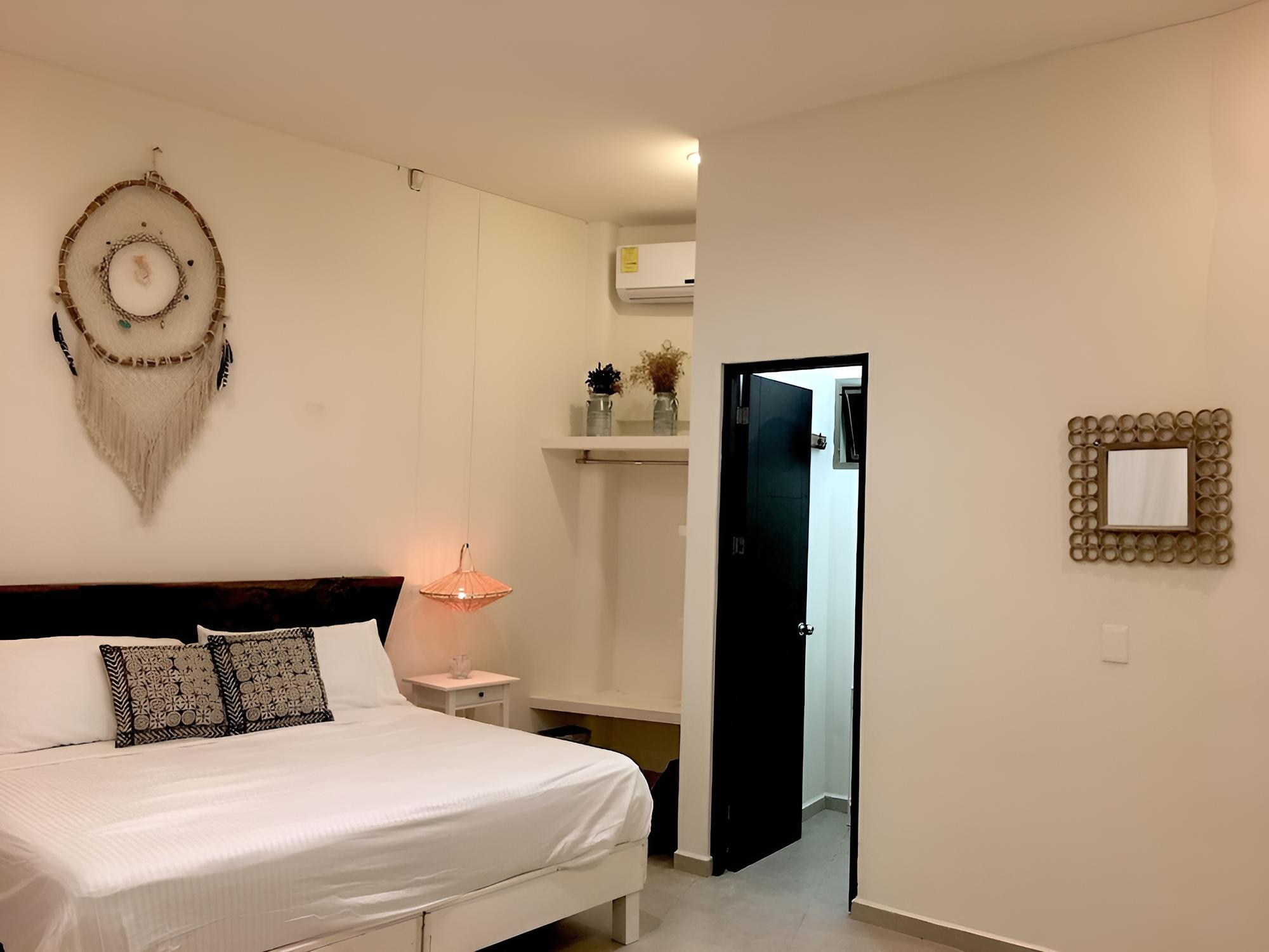 Deluxe Suite, 1 King Bed, Pool View, Ground Floor