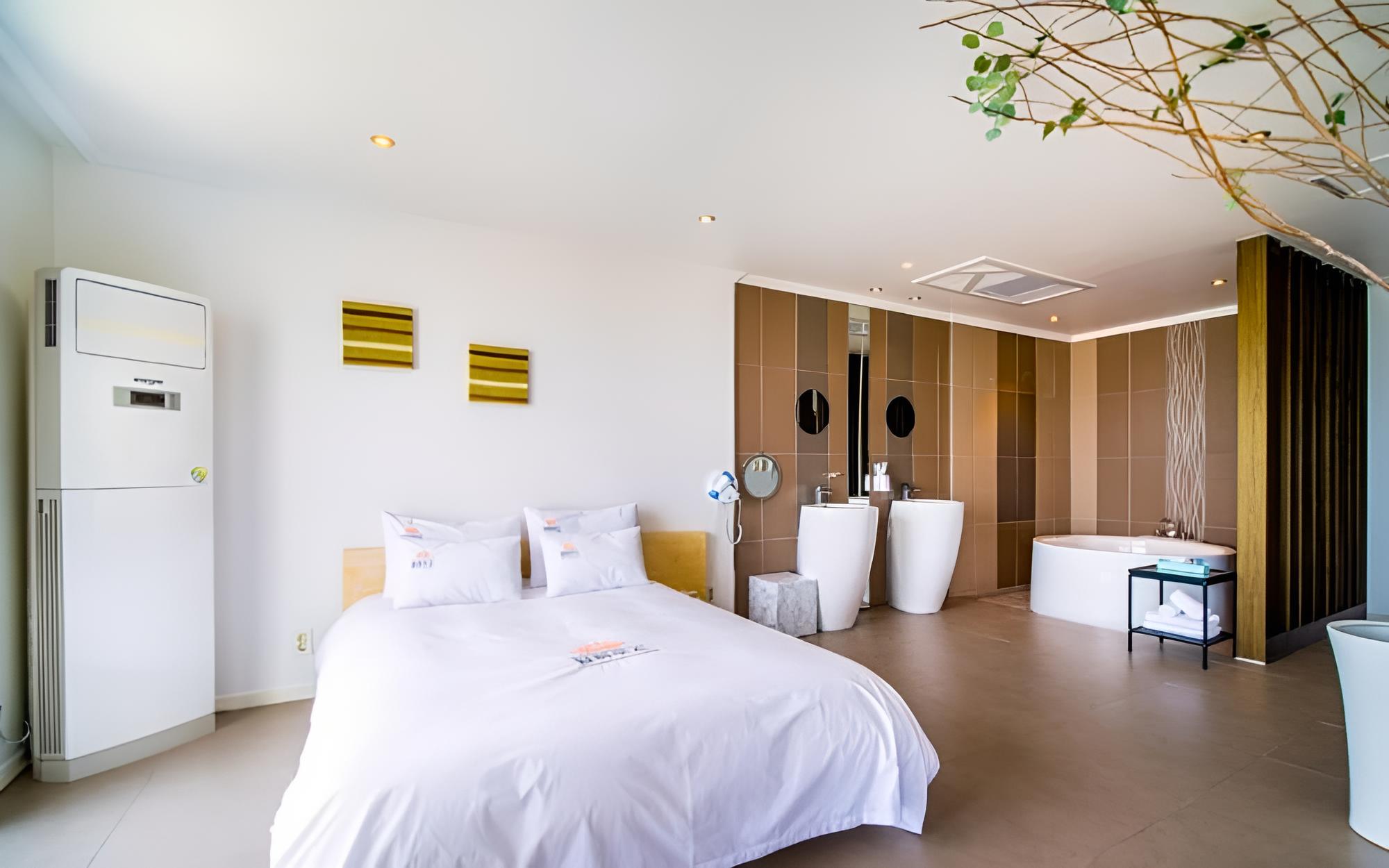 Room (307 Spa Ocean View (Netflix Mini Beam) photo 2