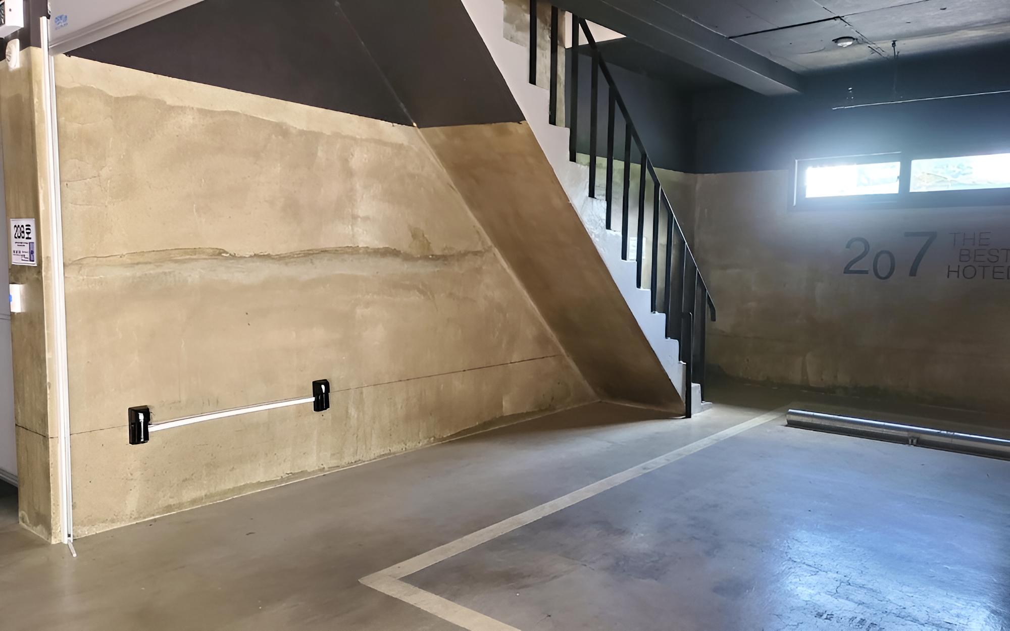Room (Drive-in - 1 parking space per room () - Photo 14