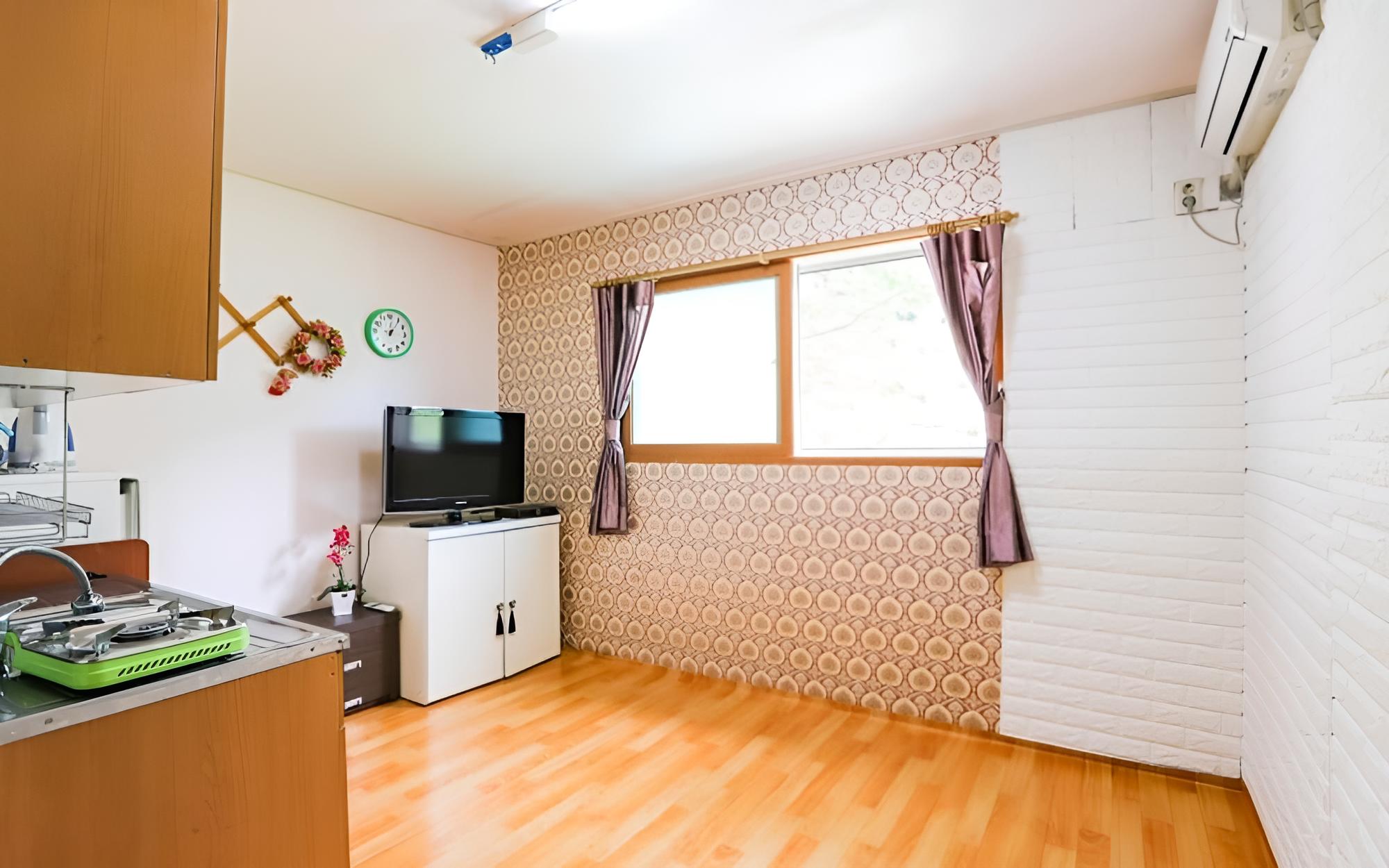 Room (Cheonnihyang (Ondol Studio))
