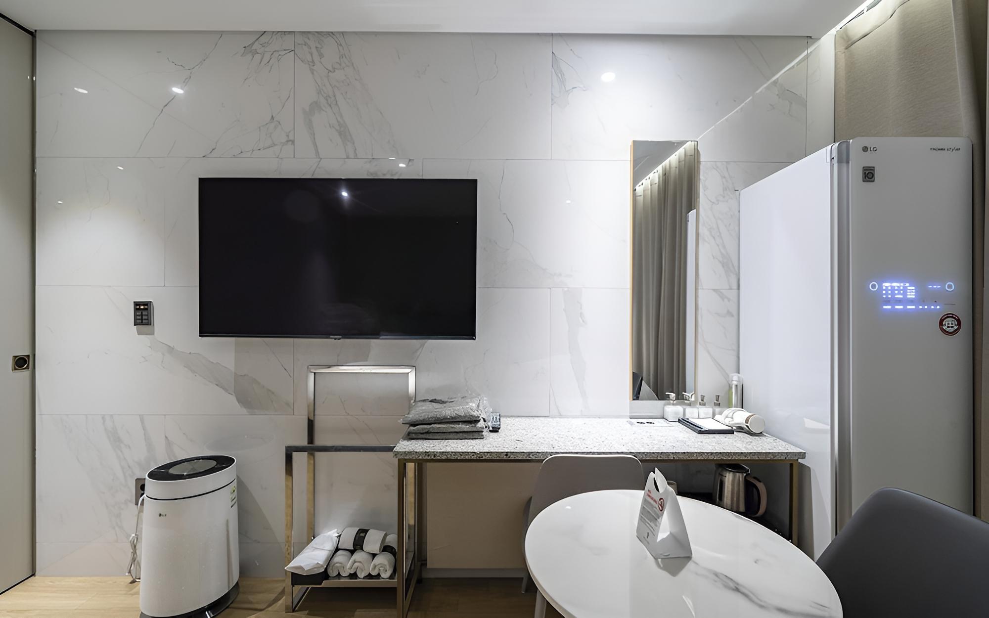 Room (Suite Twin (Styler Netflix and Disney) photo 3