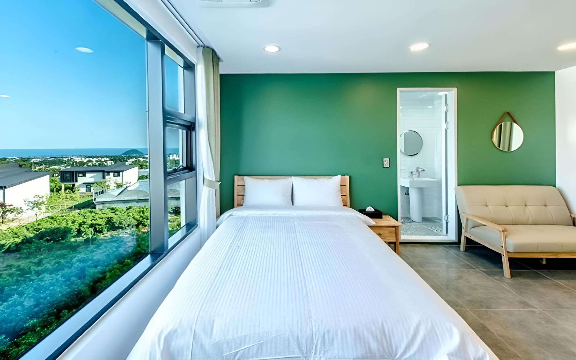 Room (Deluxe B (normal wet tub hotel-style )