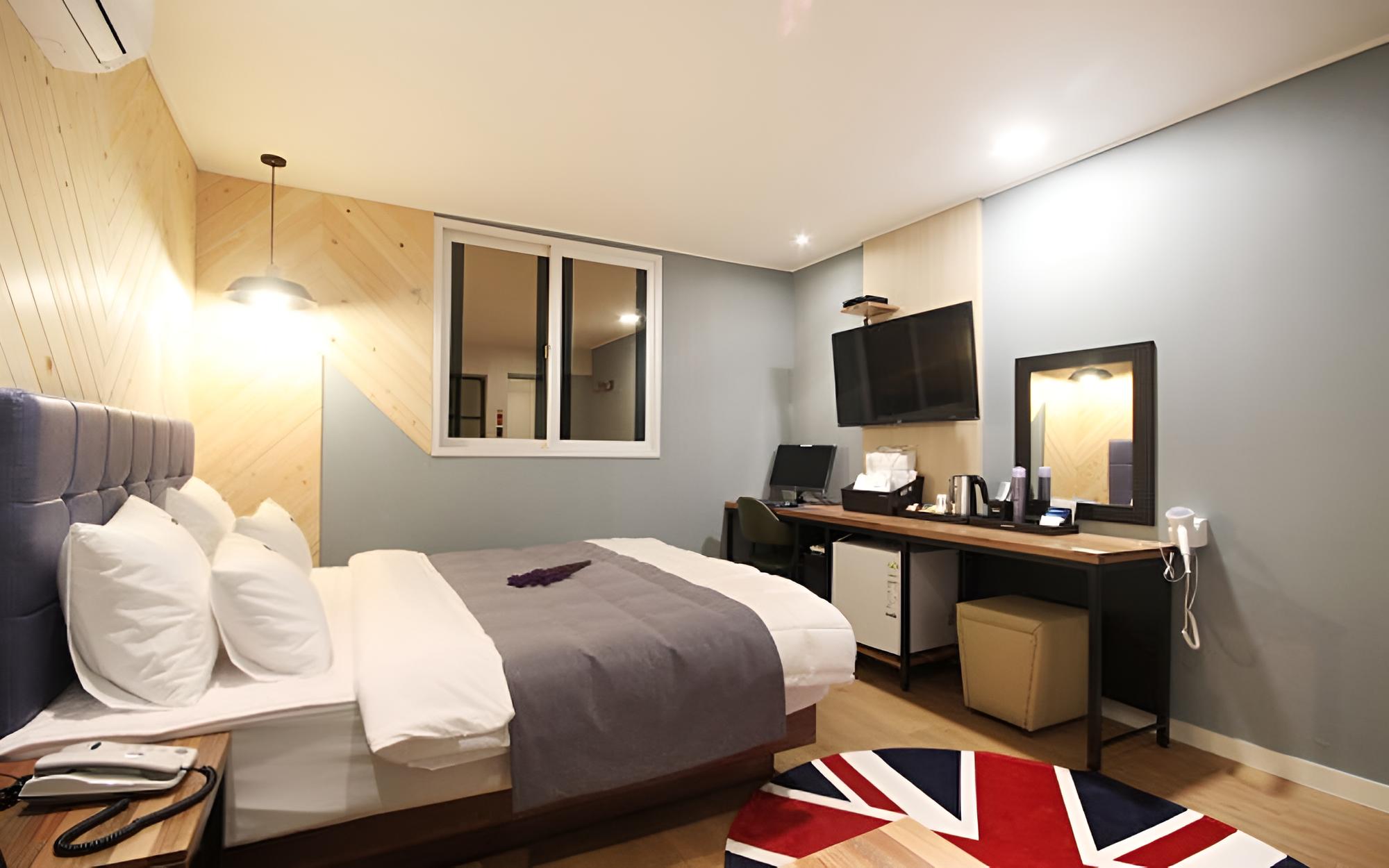 Room (Special Room-Additional charge for co)
