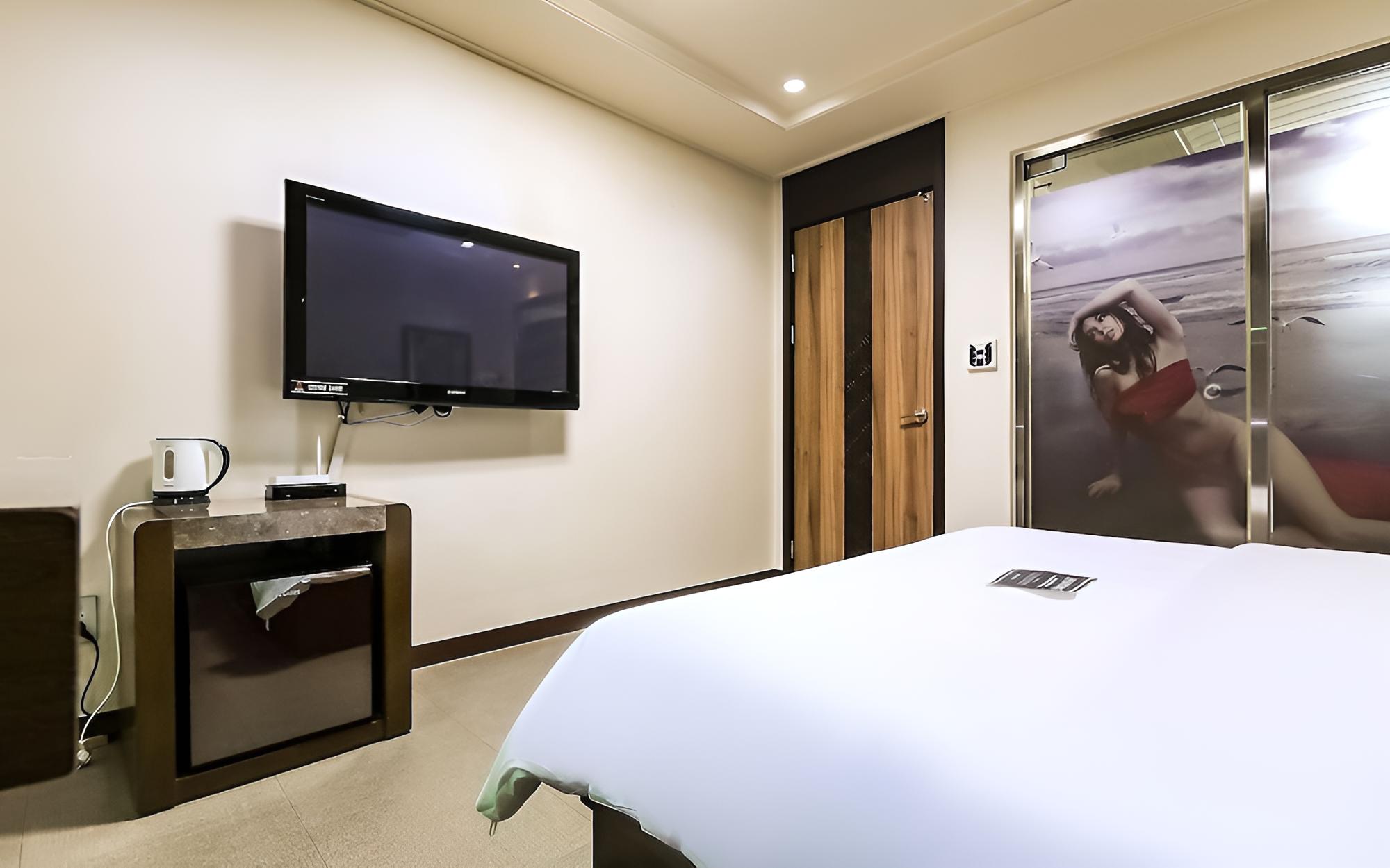 Room (General-Business (mirror room/cooling) photo 2
