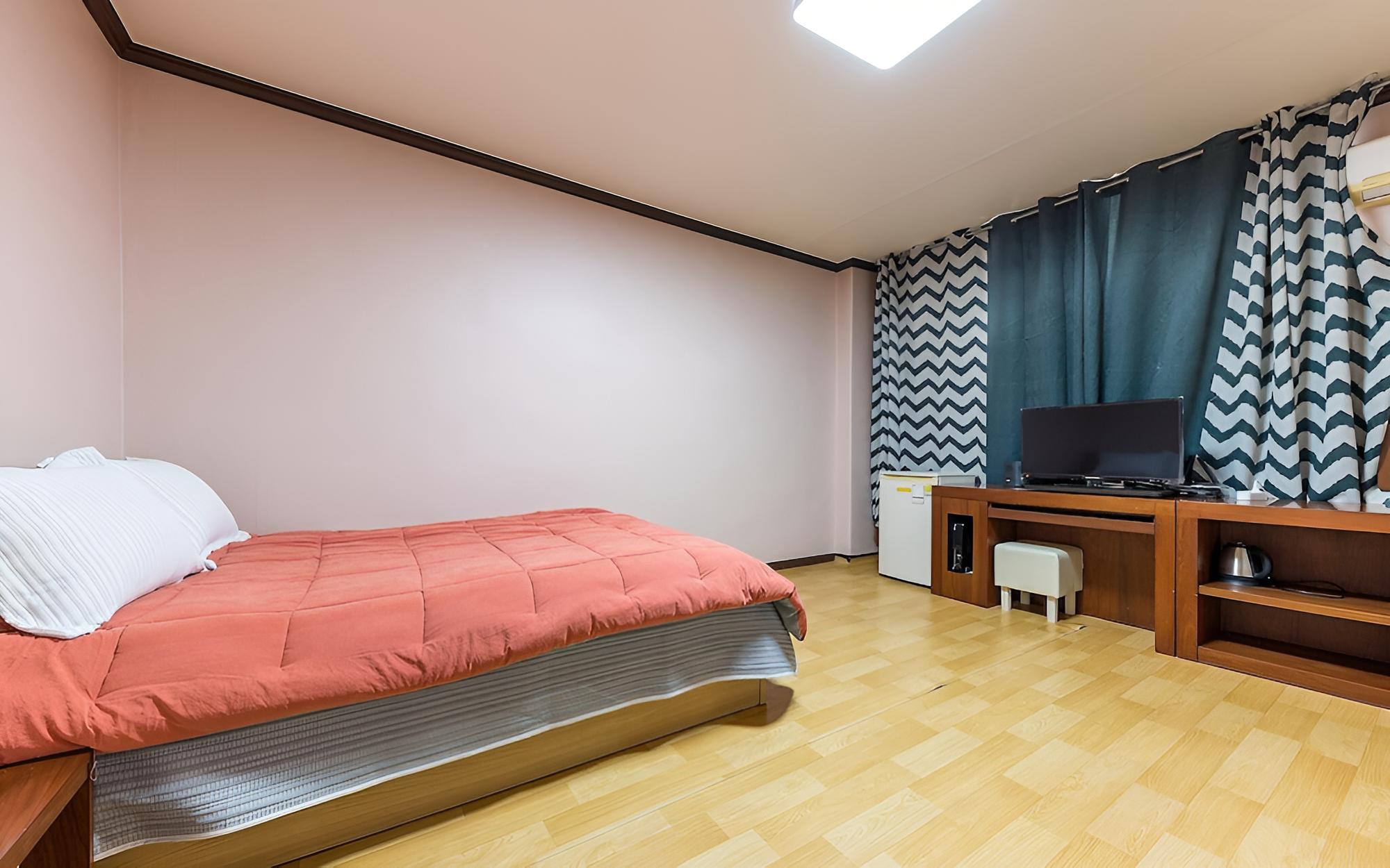 Room (Western-style Room)