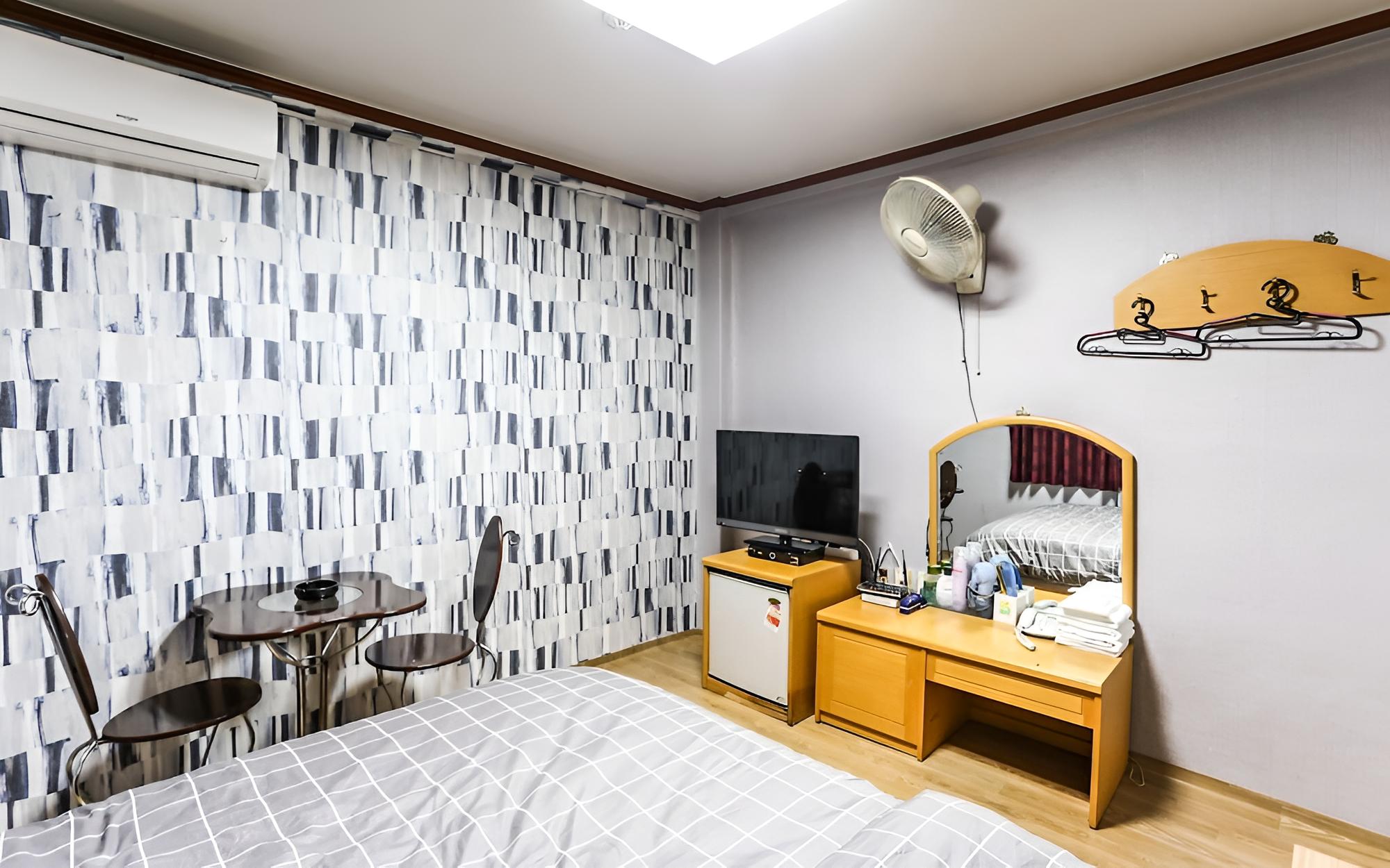 Room (Bed) - Photo 10