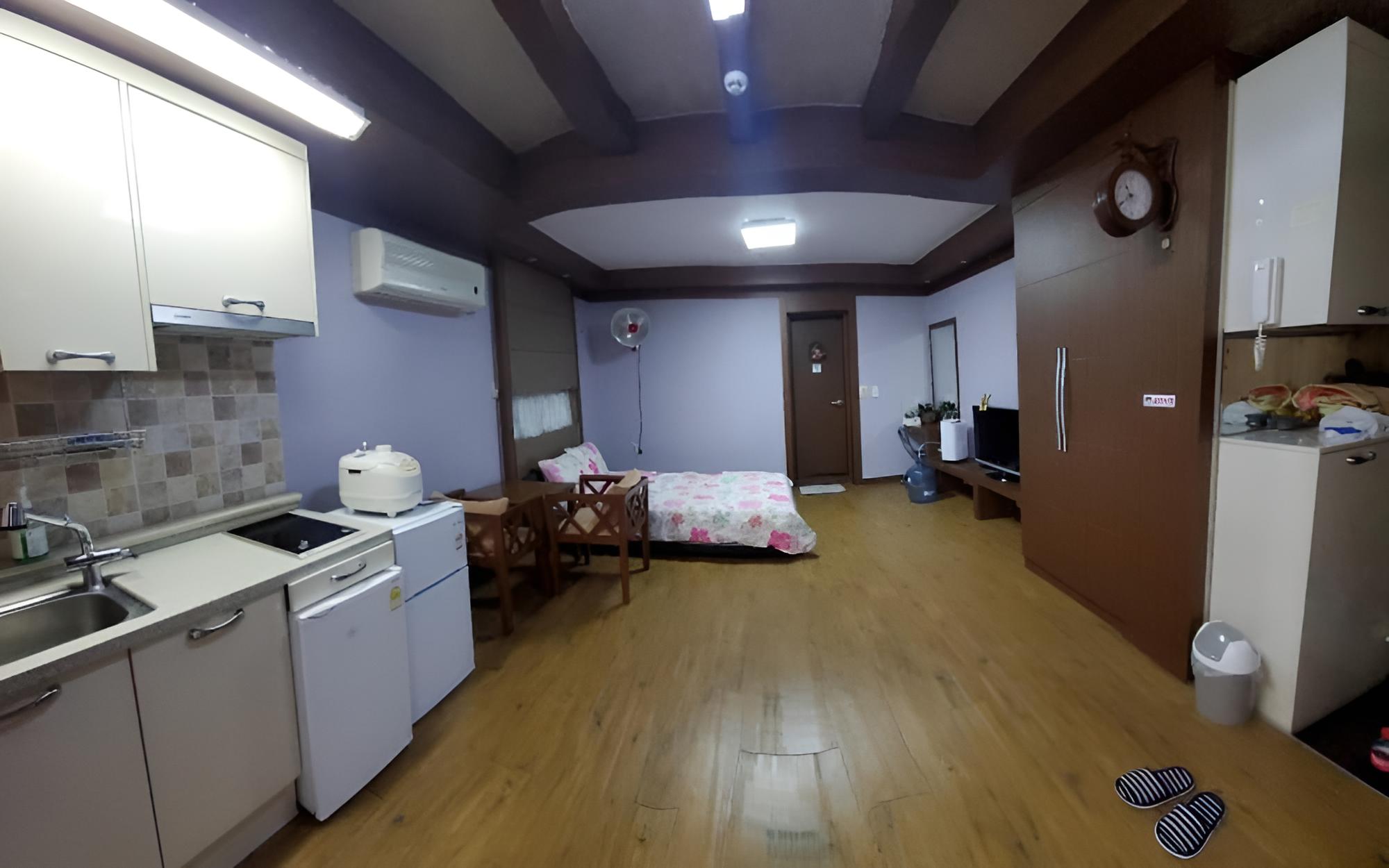 Room (Suk)