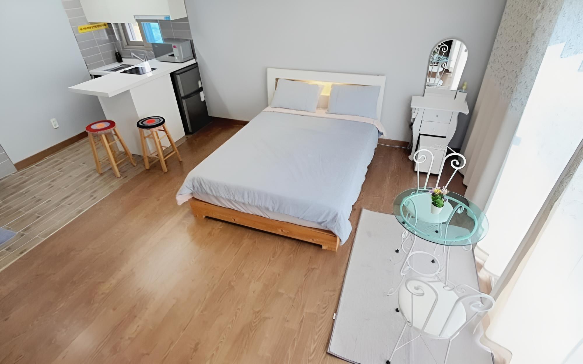 Room (Dong-dong (duplex))