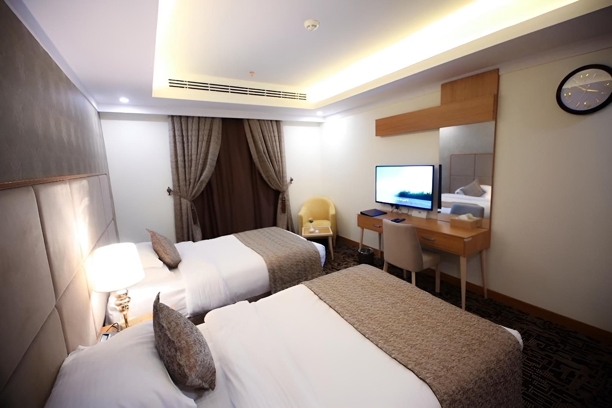 Economy Twin Room, City View photo 2