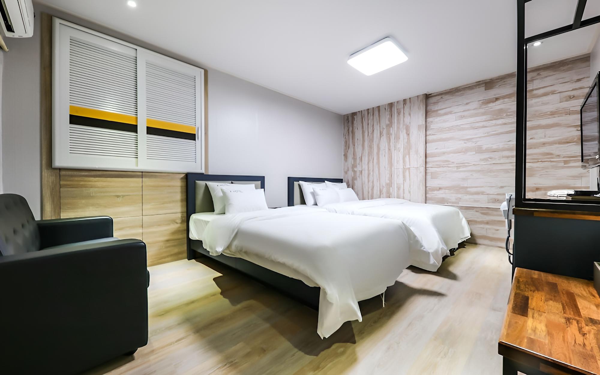 Room (Twin Room)