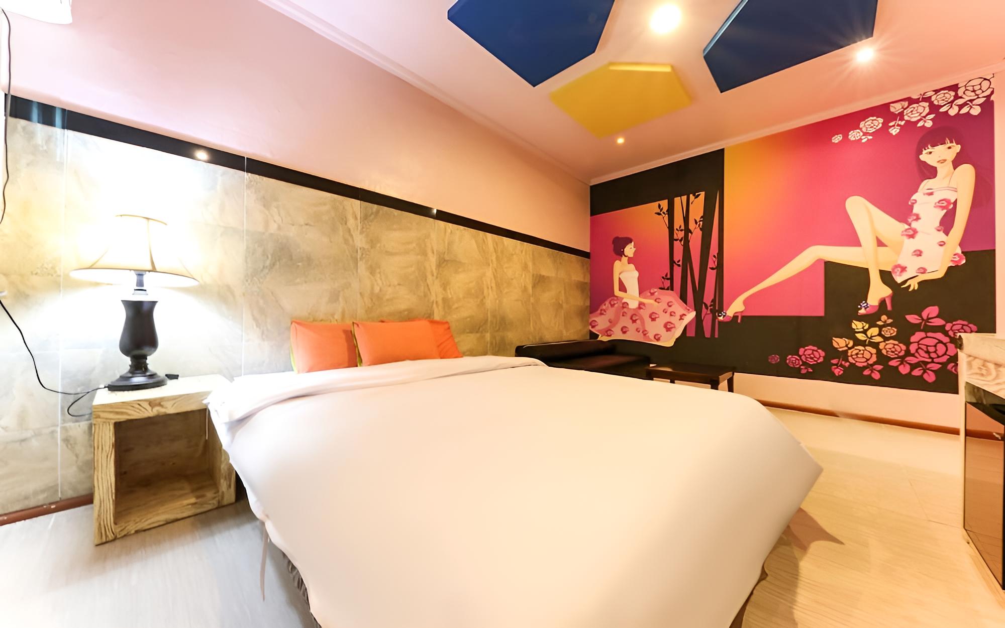 Room (Standard Room) - Photo 12