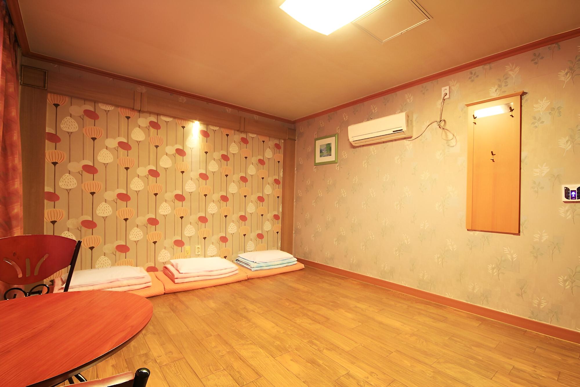 Room (Ondol A)