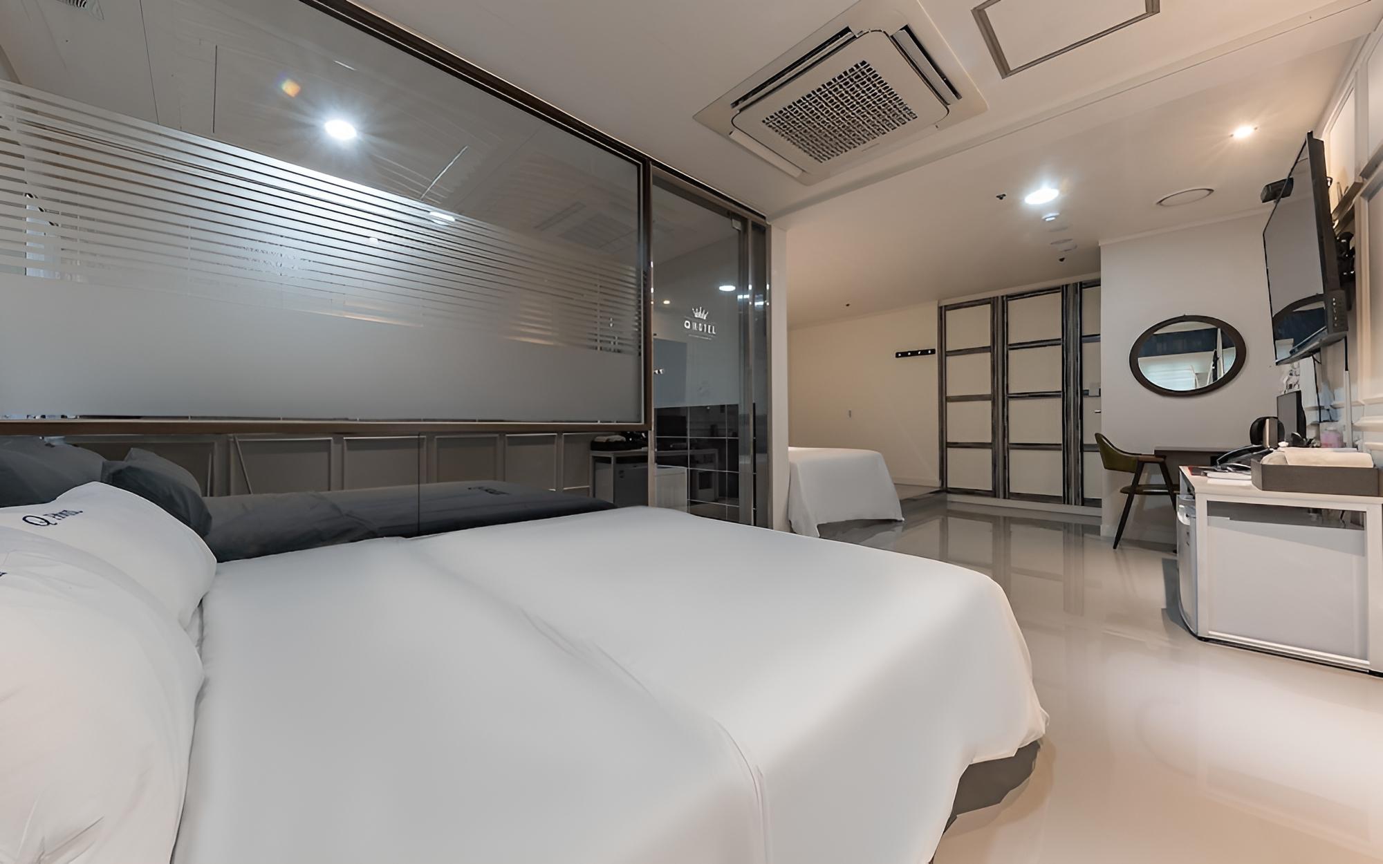 Room (Twin Special)